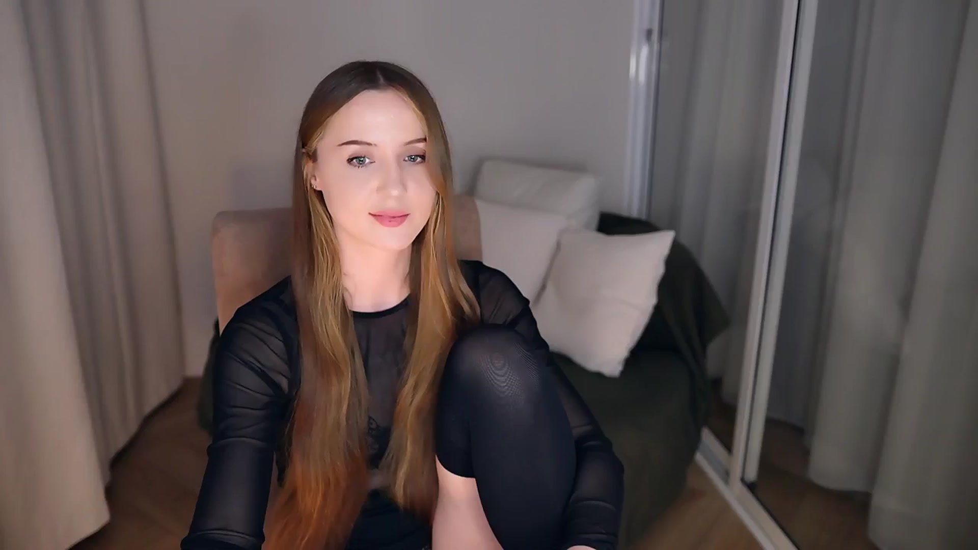 Gallery image thumbnail from Innocent_Soul's myfreecams stream on, 05/18/2025, 19:35 image 11 of 20