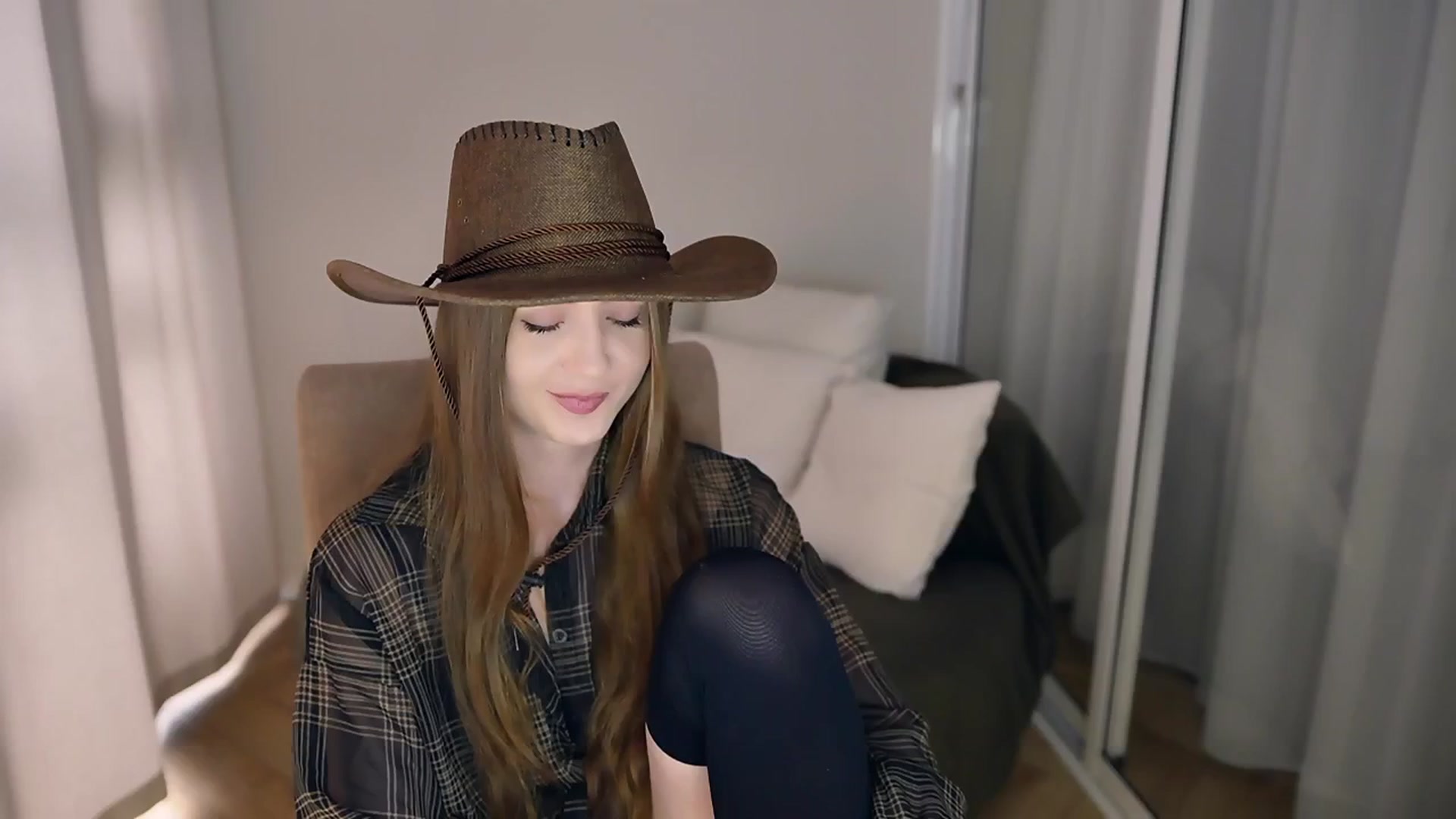 Gallery image thumbnail from Innocent_Soul's myfreecams stream on, 05/19/2025, 13:42 image 12 of 20