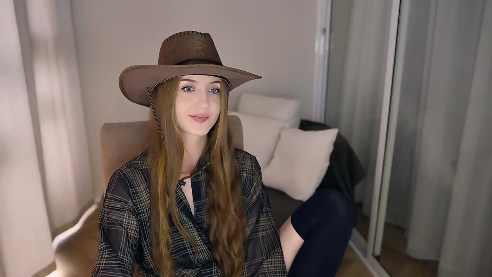 Gallery image thumbnail from Innocent_Soul's myfreecams stream on, 05/19/2025, 13:42 image 17 of 20