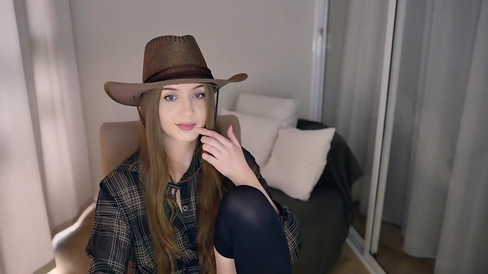 Gallery image thumbnail from Innocent_Soul's myfreecams stream on, 05/19/2025, 13:42 image 11 of 20