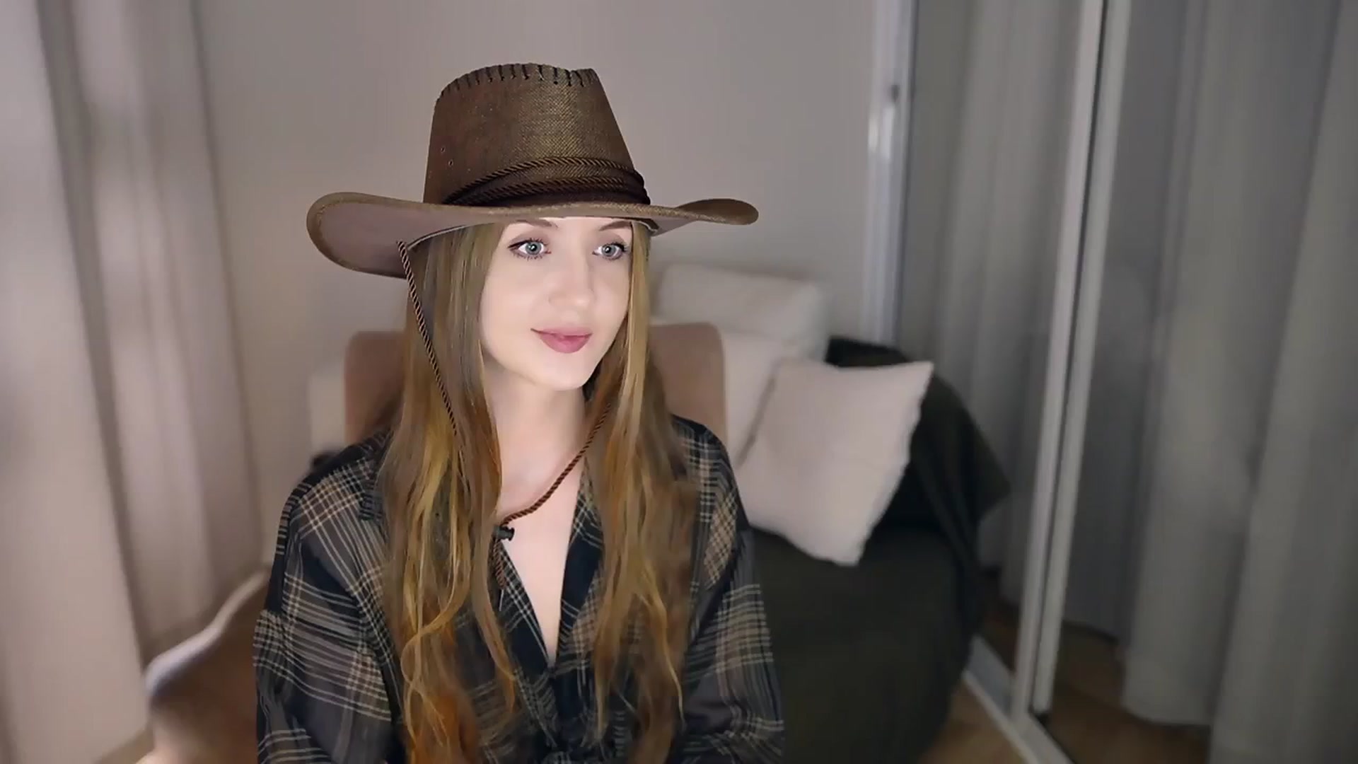 Gallery image thumbnail from Innocent_Soul's myfreecams stream on, 05/19/2025, 14:52 image 5 of 20