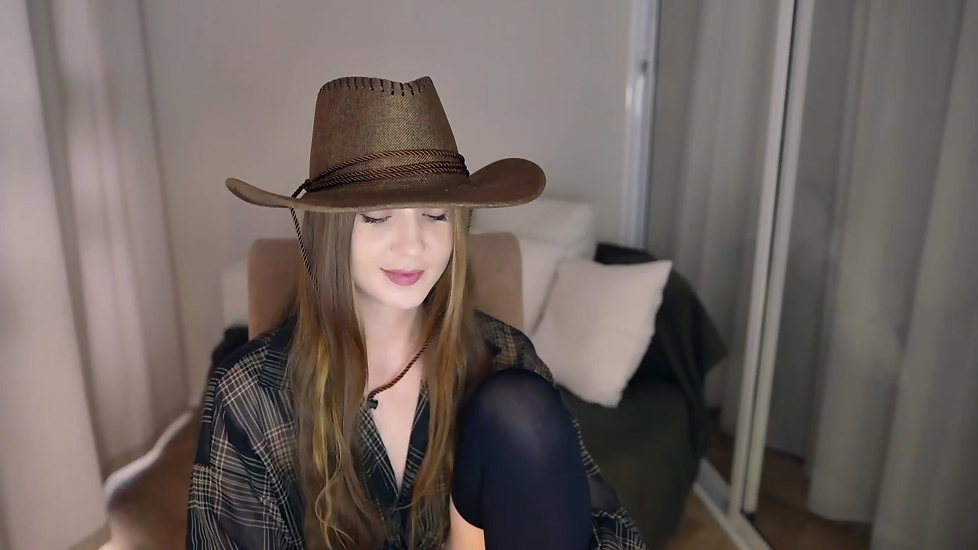 Gallery image thumbnail from Innocent_Soul's myfreecams stream on, 05/19/2025, 14:52 image 12 of 20