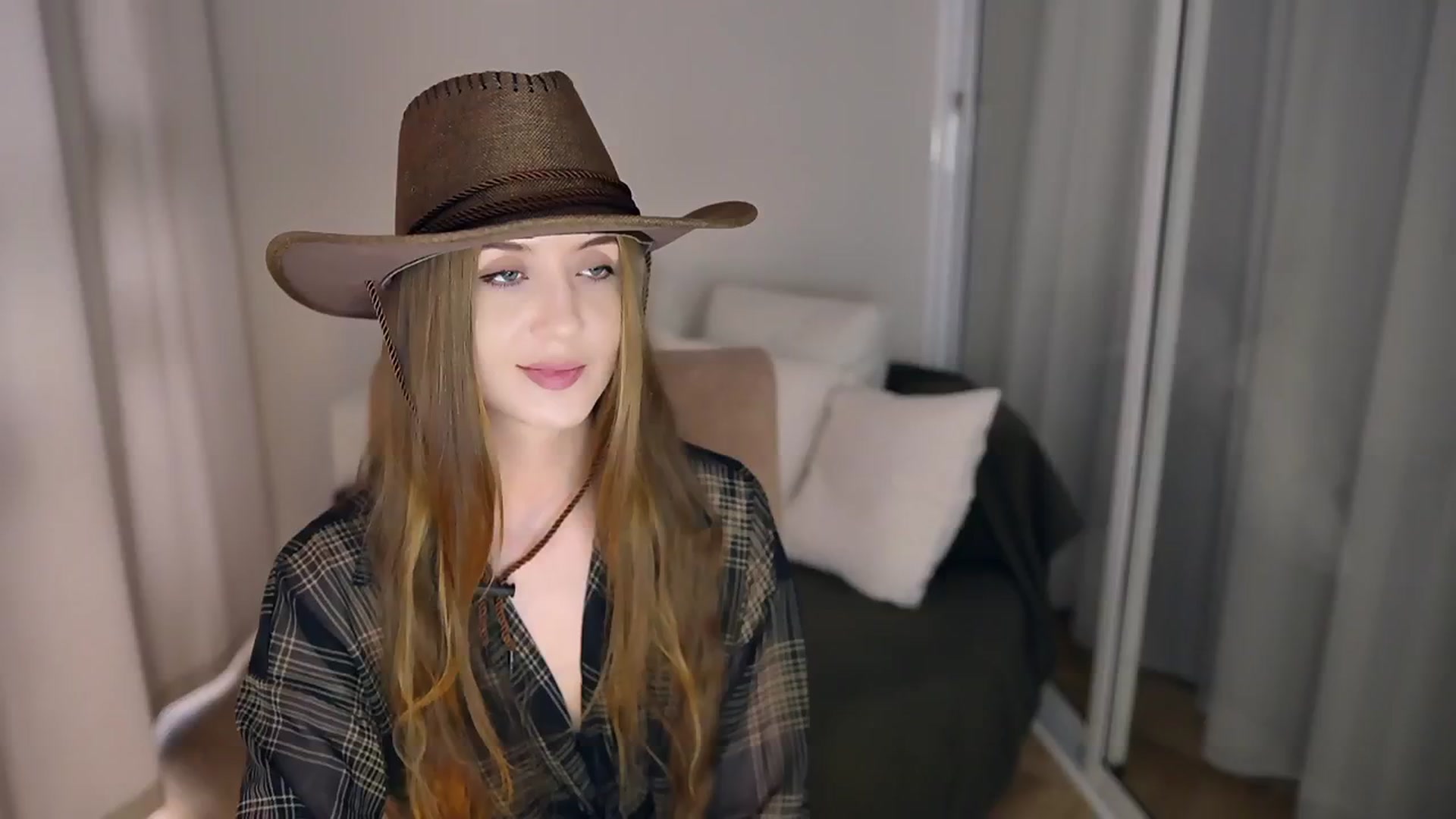 Gallery image thumbnail from Innocent_Soul's myfreecams stream on, 05/19/2025, 14:52 image 4 of 20