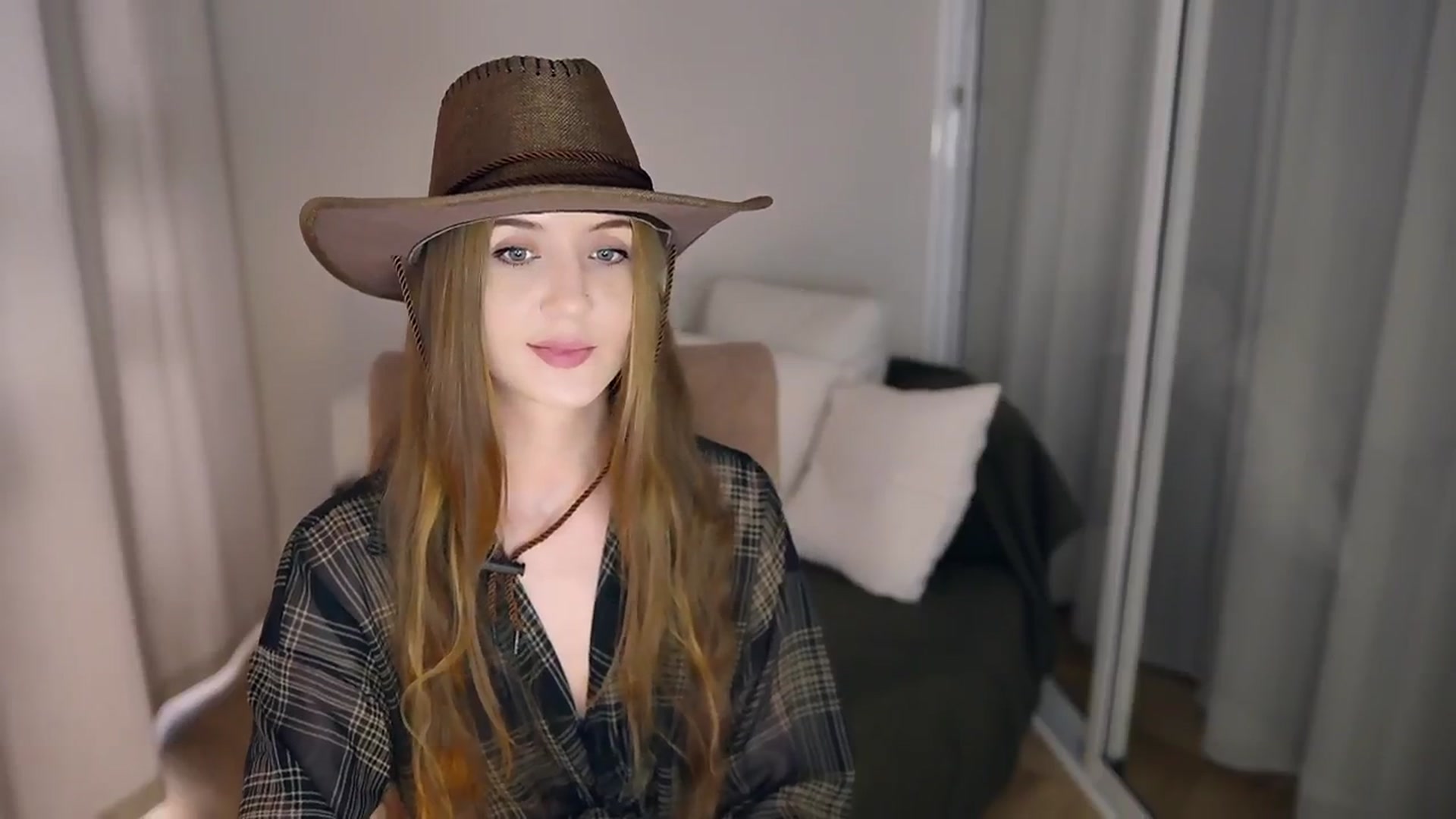 Gallery image thumbnail from Innocent_Soul's myfreecams stream on, 05/19/2025, 14:52 image 3 of 20
