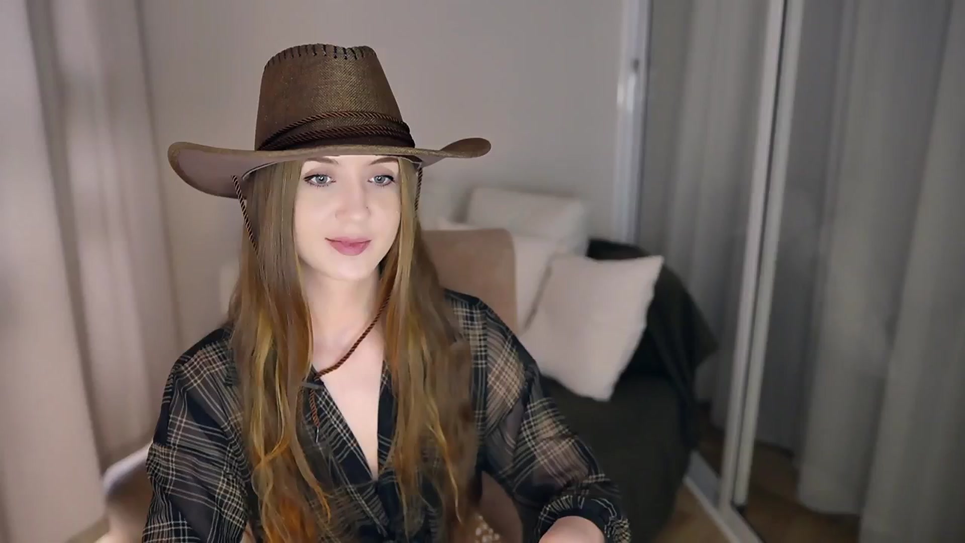 Gallery image thumbnail from Innocent_Soul's myfreecams stream on, 05/19/2025, 14:52 image 7 of 20