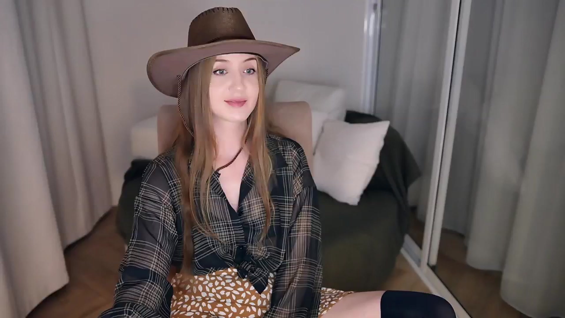 Gallery image thumbnail from Innocent_Soul's myfreecams stream on, 05/19/2025, 17:32 image 19 of 20