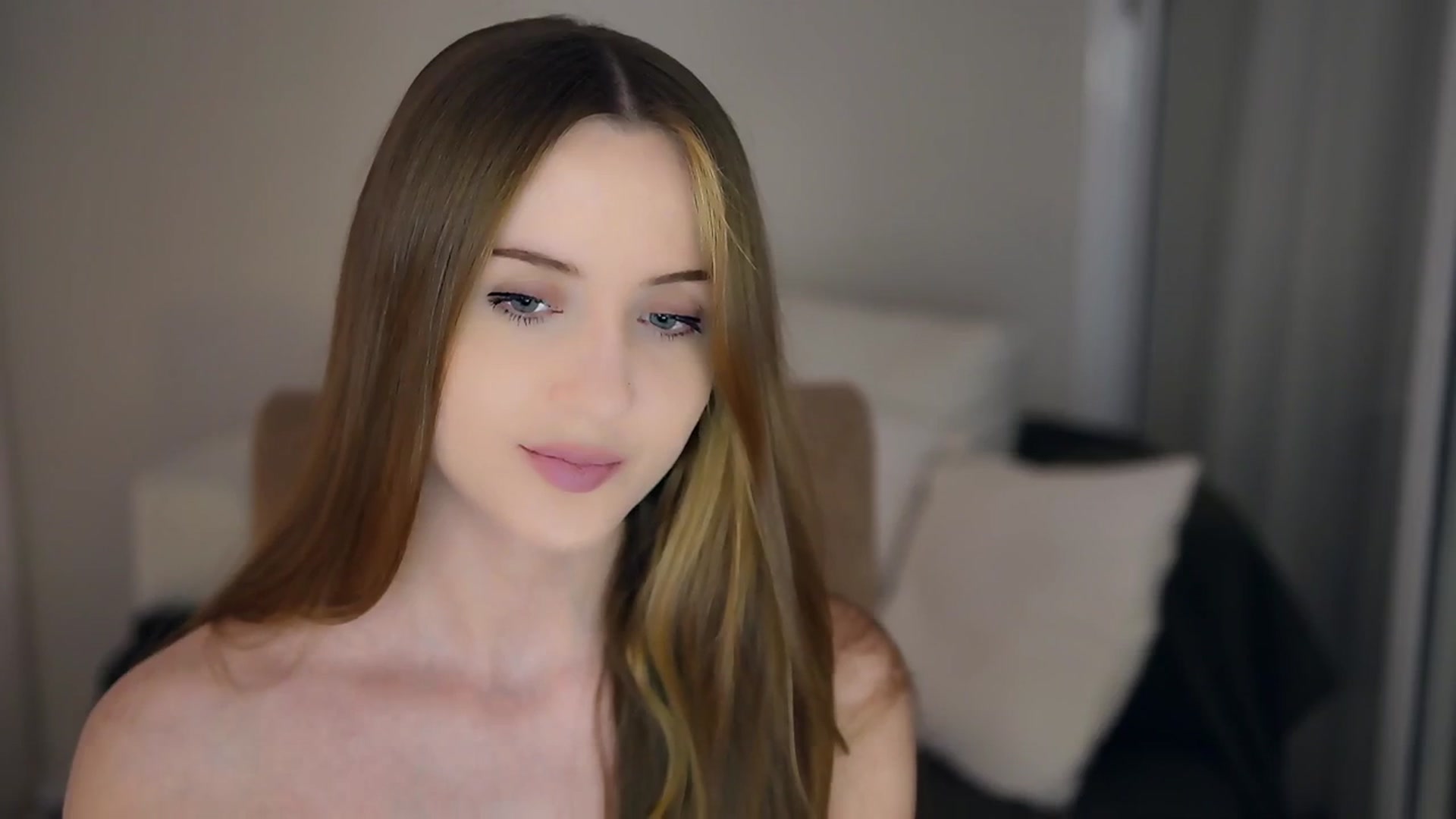 Gallery image thumbnail from Innocent_Soul's myfreecams stream on, 05/20/2025, 15:29 image 11 of 20