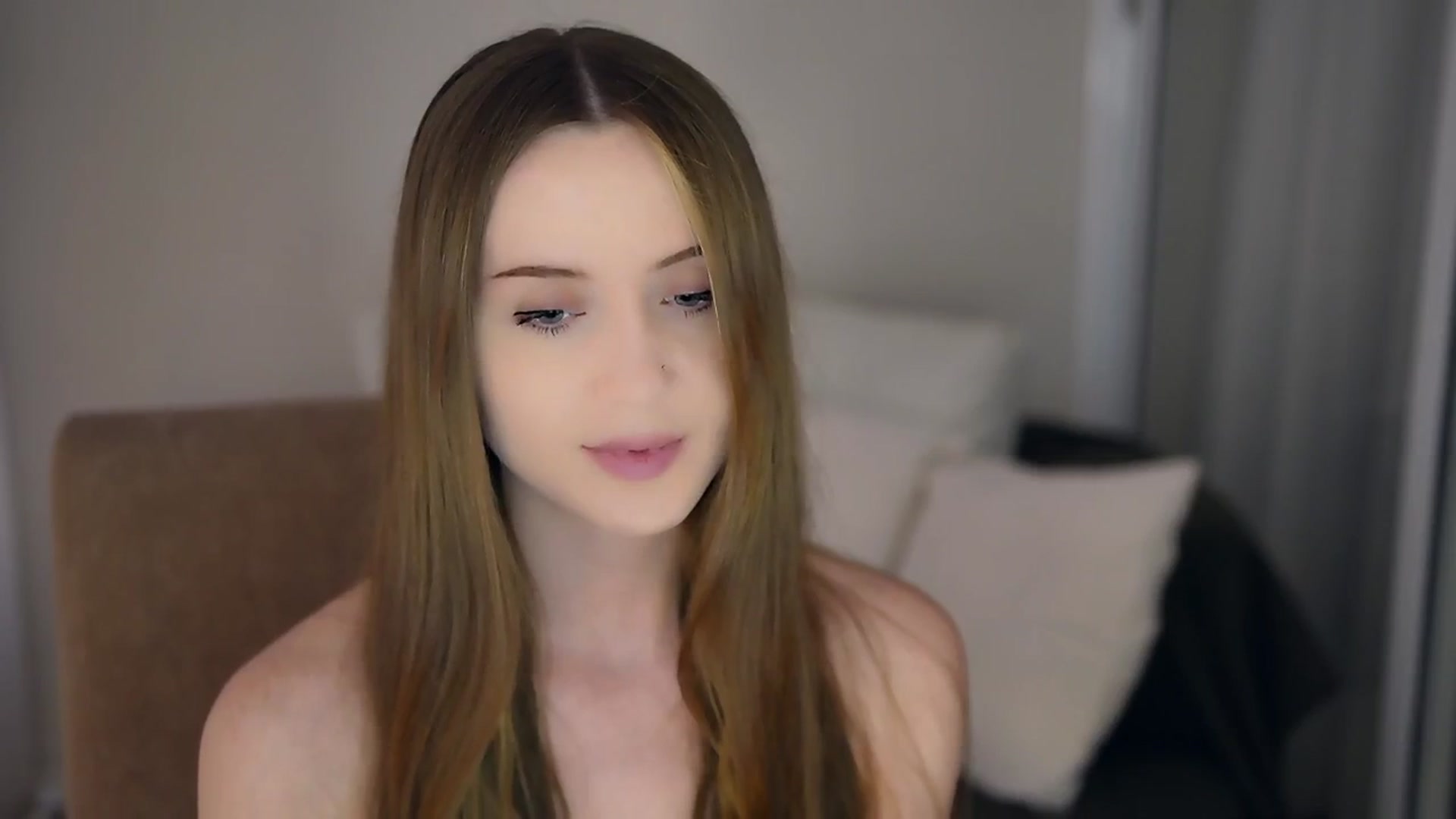 Gallery image thumbnail from Innocent_Soul's myfreecams stream on, 05/20/2025, 15:29 image 17 of 20