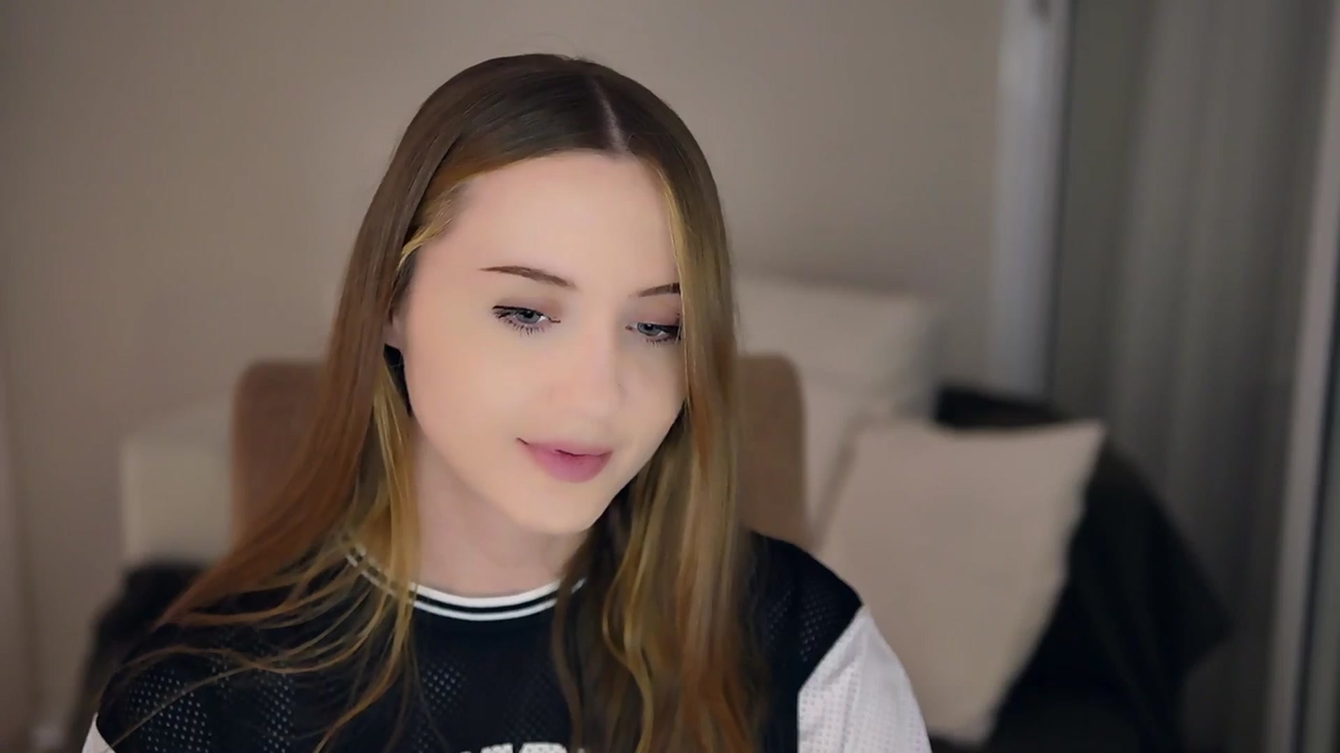 Gallery image thumbnail from Innocent_Soul's myfreecams stream on, 05/20/2025, 15:29 image 6 of 20
