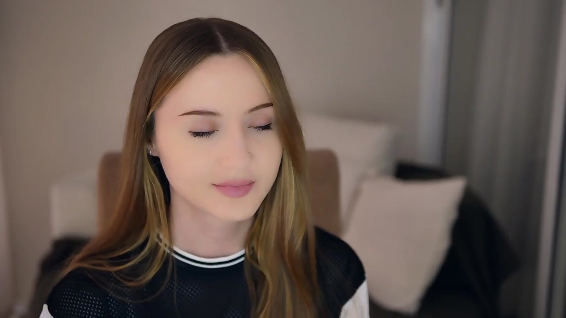 Gallery image thumbnail from Innocent_Soul's myfreecams stream on, 05/20/2025, 15:29 image 3 of 20