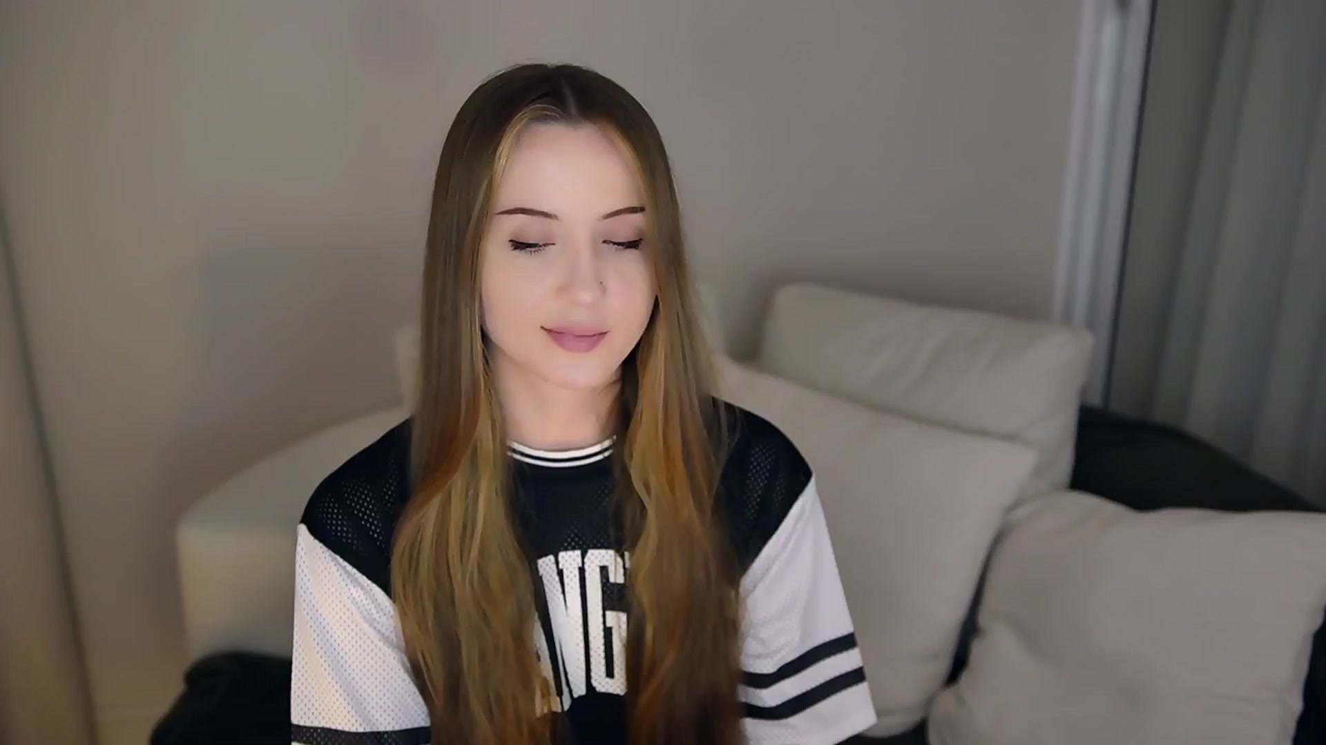 Gallery image thumbnail from Innocent_Soul's myfreecams stream on, 05/20/2025, 18:00 image 16 of 20