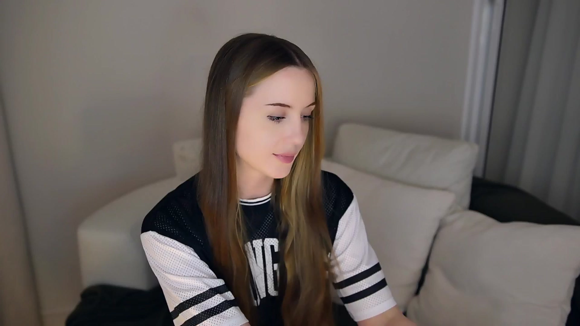 Gallery image thumbnail from Innocent_Soul's myfreecams stream on, 05/20/2025, 18:00 image 11 of 20