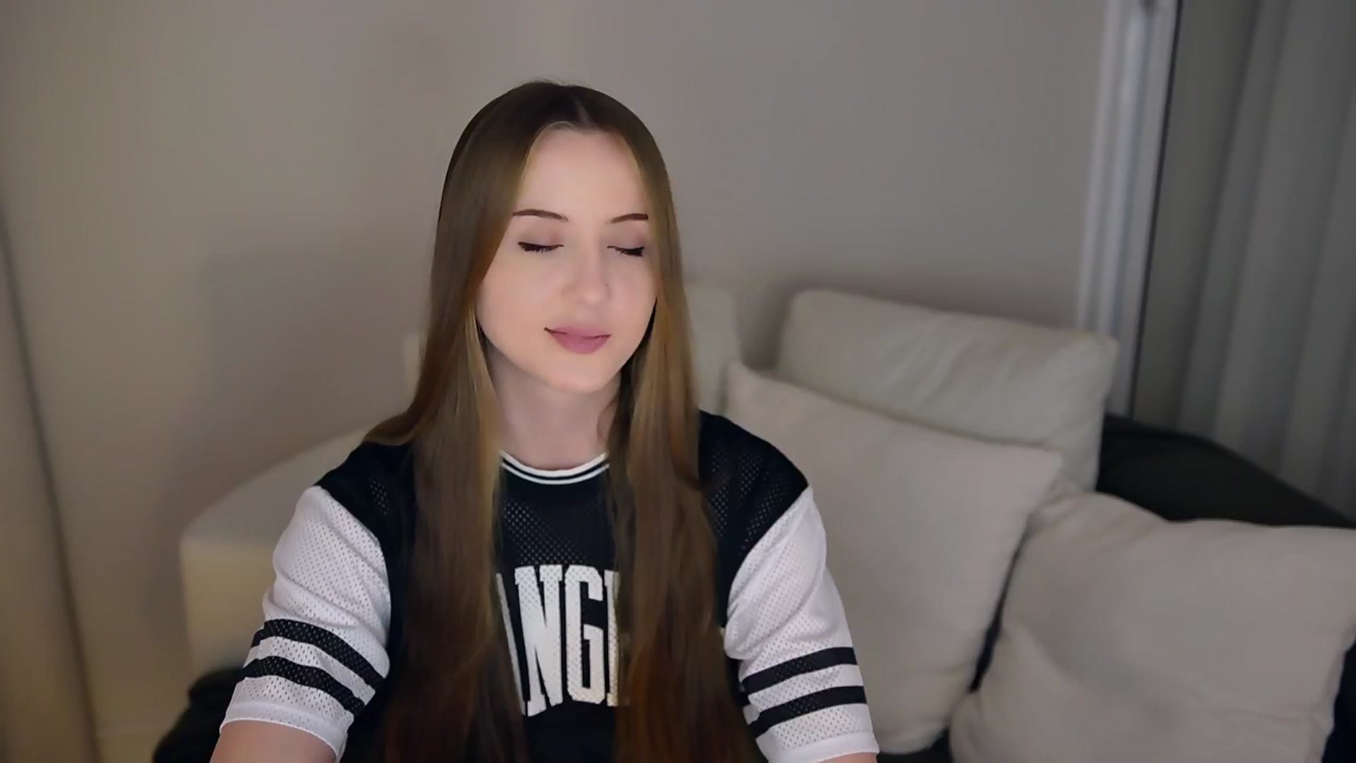 Gallery image thumbnail from Innocent_Soul's myfreecams stream on, 05/20/2025, 18:00 image 13 of 20