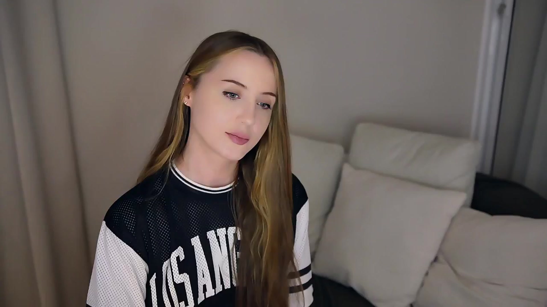Gallery image thumbnail from Innocent_Soul's myfreecams stream on, 05/20/2025, 18:16 image 19 of 20