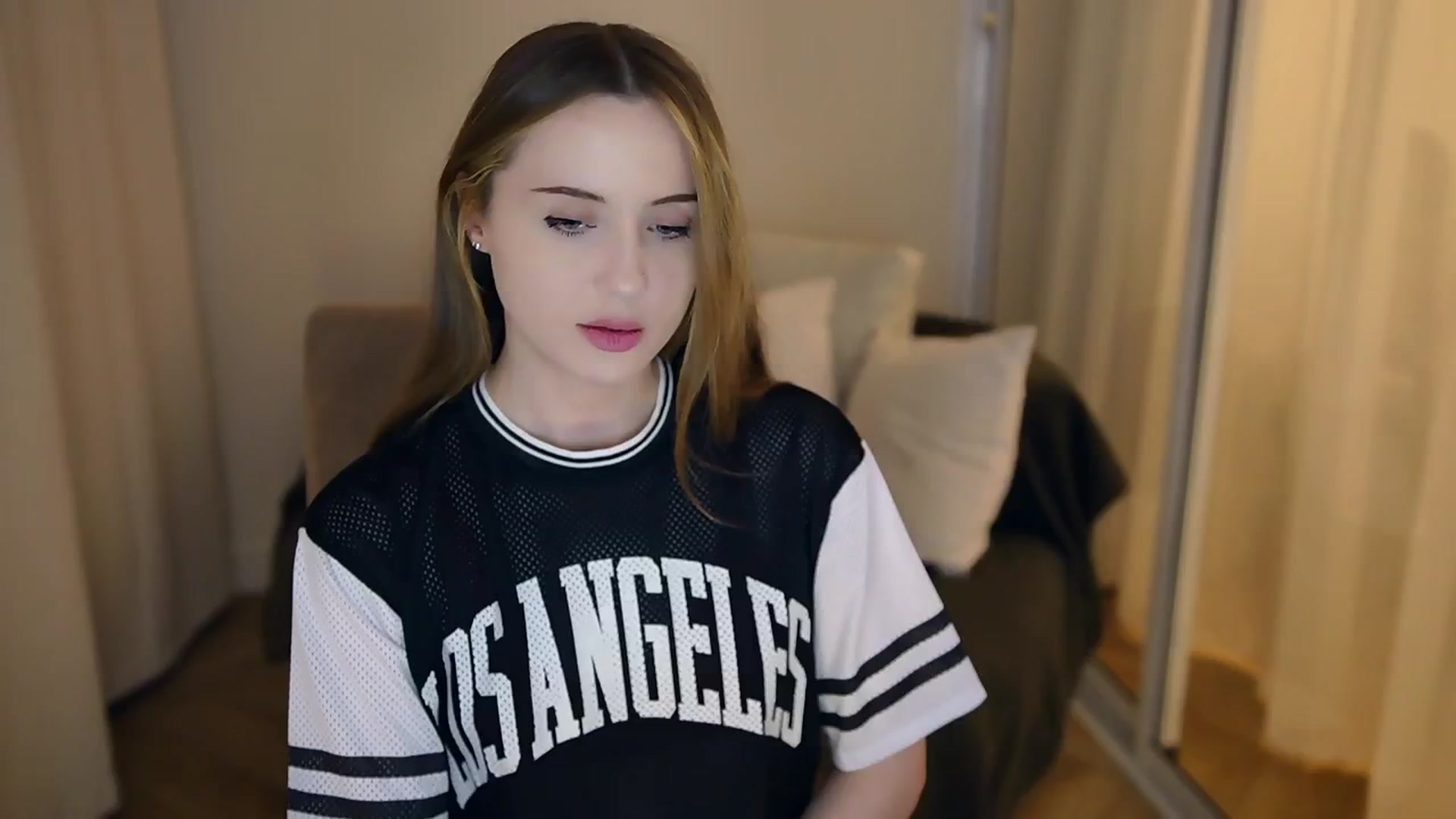 Gallery image thumbnail from Innocent_Soul's myfreecams stream on, 05/20/2025, 20:31 image 14 of 20