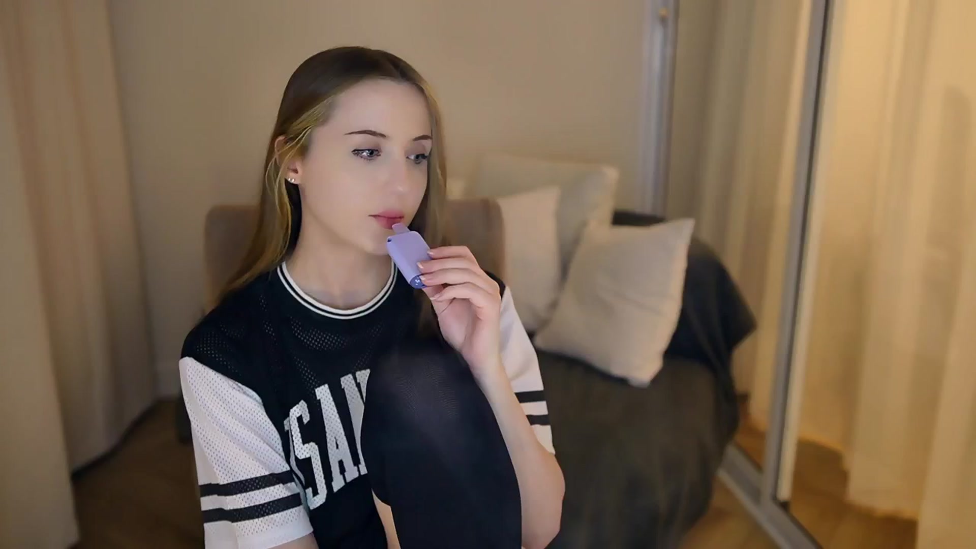 Gallery image thumbnail from Innocent_Soul's myfreecams stream on, 05/20/2025, 20:31 image 16 of 20