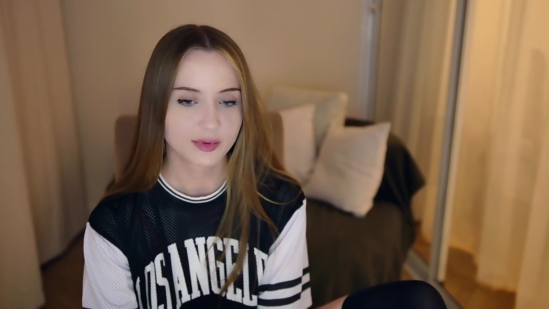 Gallery image thumbnail from Innocent_Soul's myfreecams stream on, 05/20/2025, 20:31 image 13 of 20