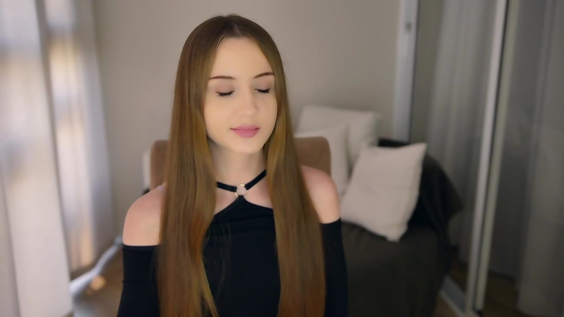 Gallery image thumbnail from Innocent_Soul's myfreecams stream on, 05/21/2025, 15:53 image 13 of 20