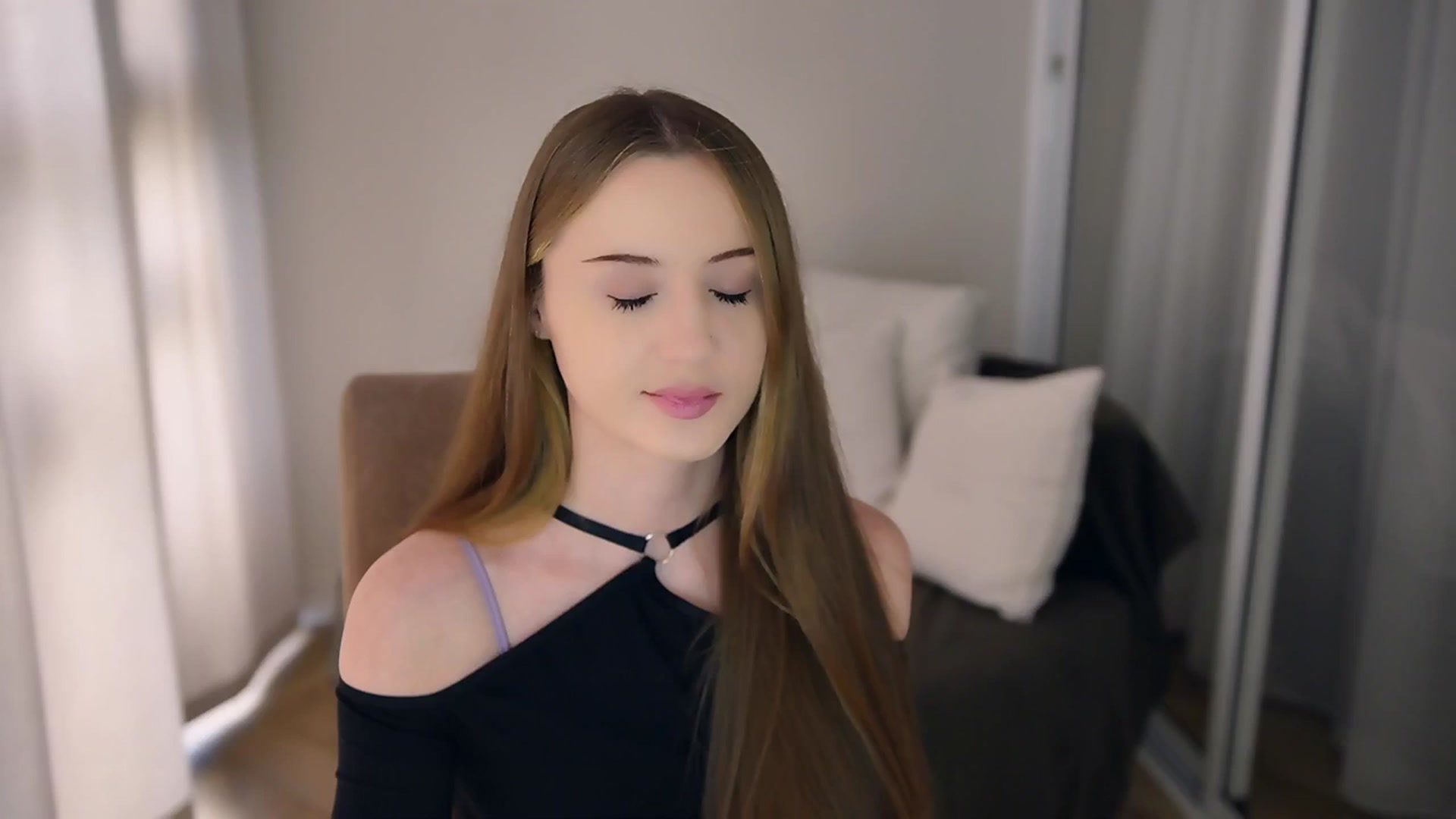 Gallery image thumbnail from Innocent_Soul's myfreecams stream on, 05/21/2025, 15:53 image 4 of 20