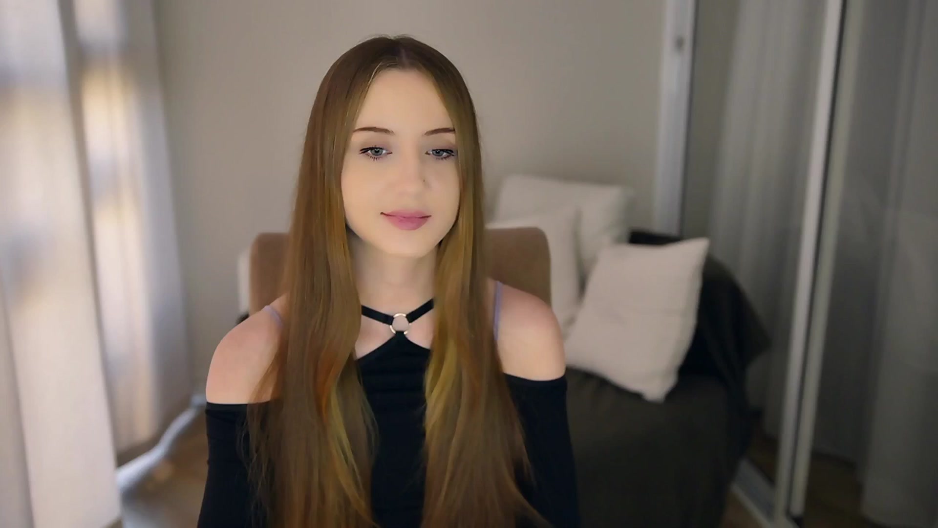 Gallery image thumbnail from Innocent_Soul's myfreecams stream on, 05/21/2025, 15:53 image 14 of 20