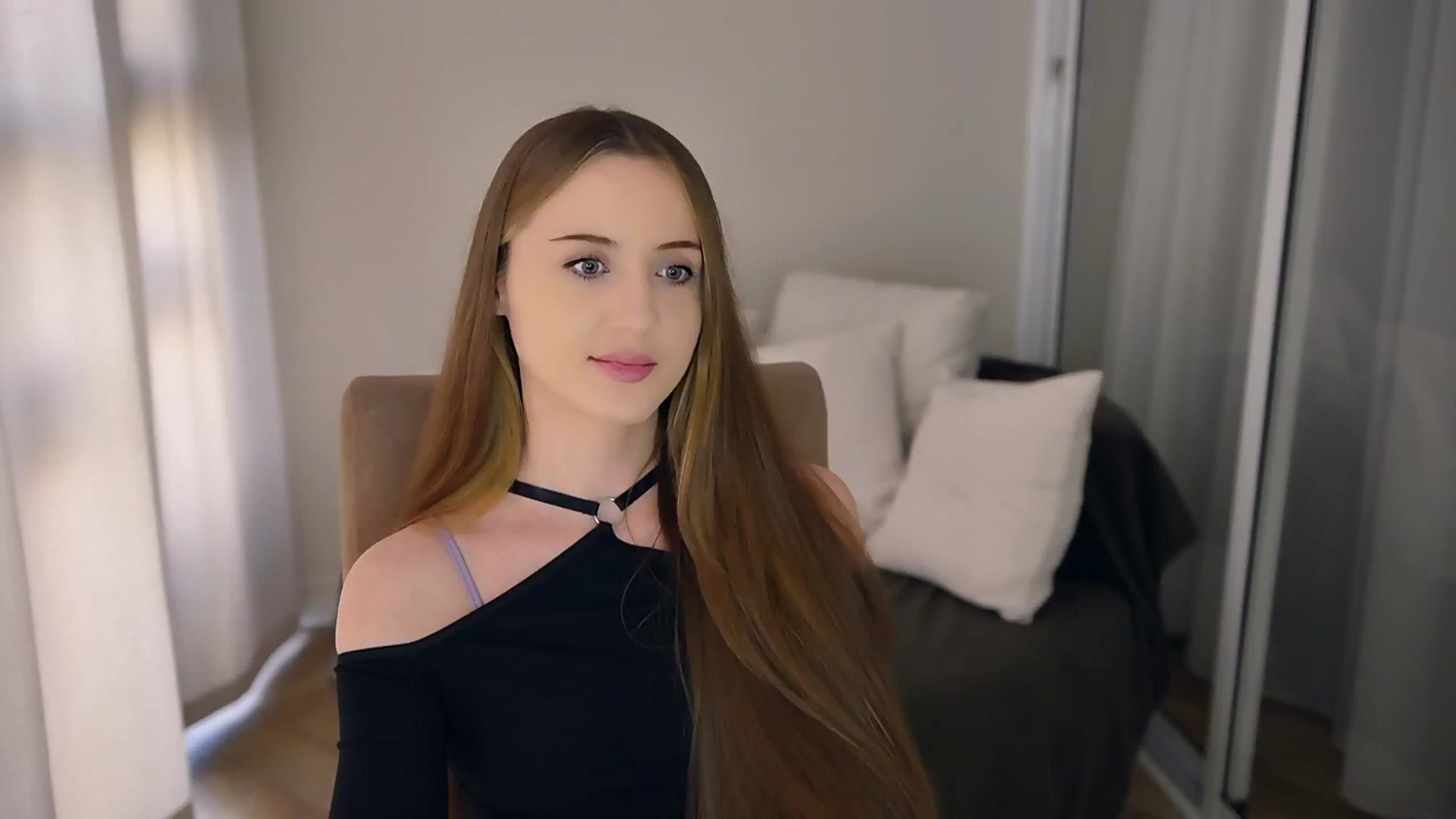 Gallery image thumbnail from Innocent_Soul's myfreecams stream on, 05/21/2025, 15:53 image 6 of 20
