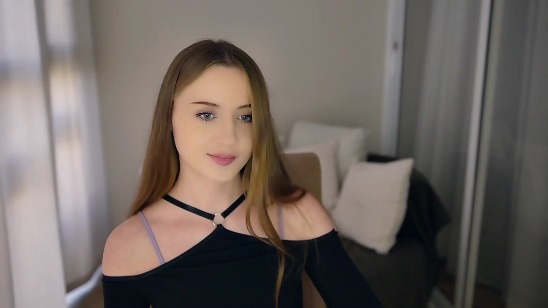 Gallery image thumbnail from Innocent_Soul's myfreecams stream on, 05/21/2025, 15:53 image 12 of 20
