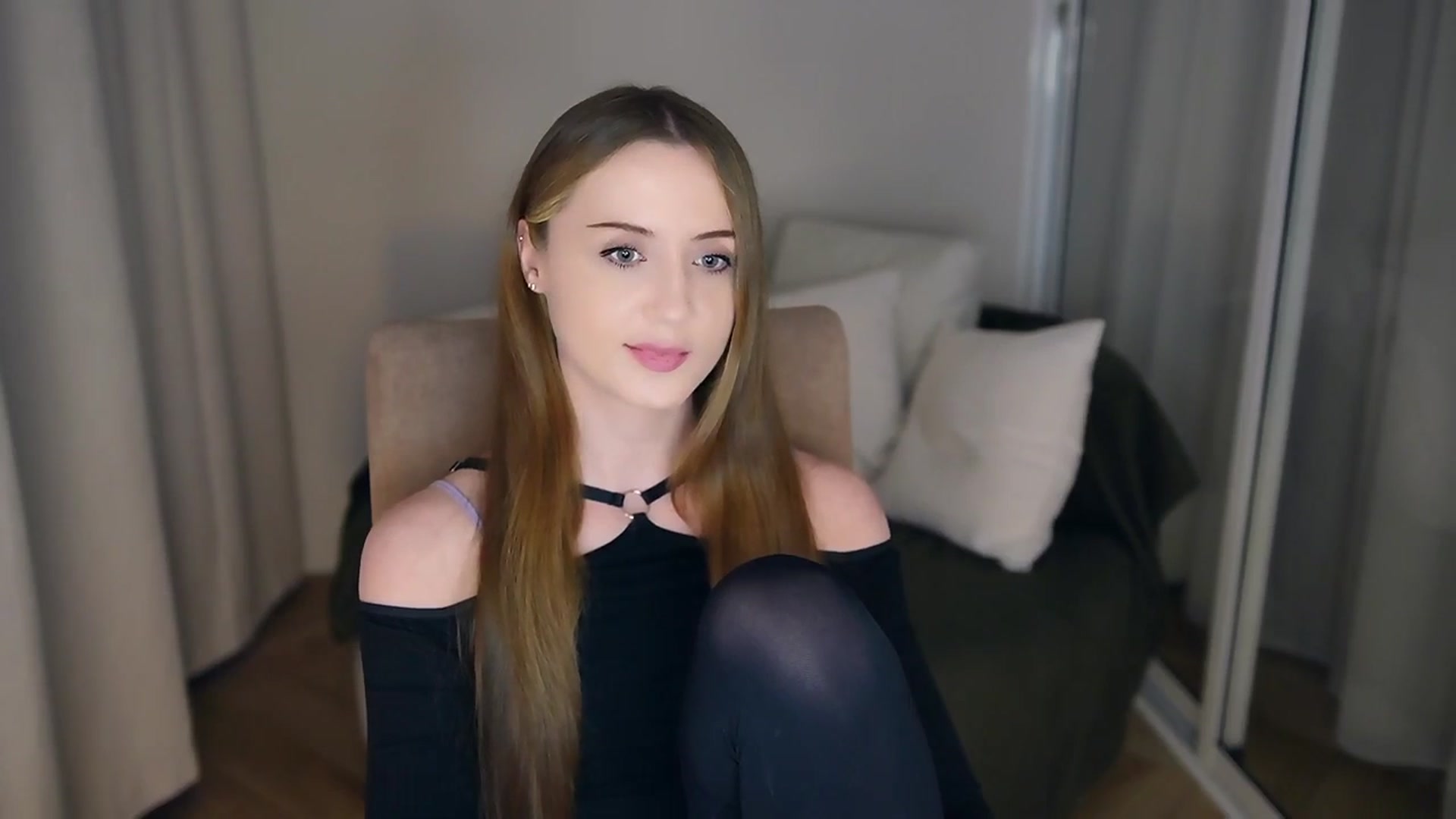 Gallery image thumbnail from Innocent_Soul's myfreecams stream on, 05/21/2025, 17:30 image 16 of 20