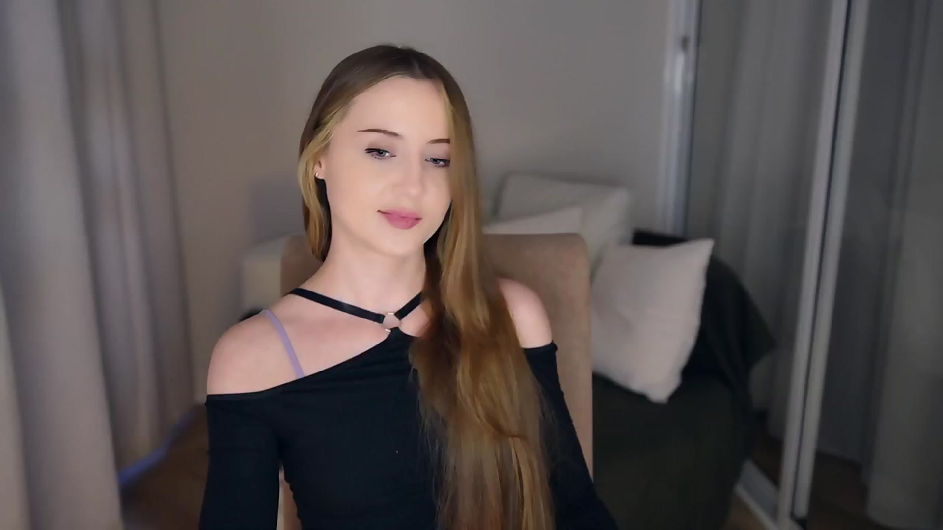 Gallery image thumbnail from Innocent_Soul's myfreecams stream on, 05/21/2025, 17:30 image 1 of 20