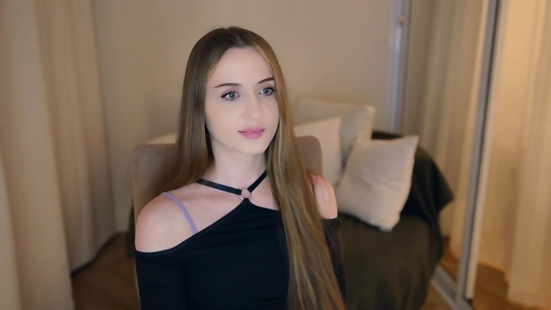 Gallery image thumbnail from Innocent_Soul's myfreecams stream on, 05/21/2025, 19:03 image 15 of 20