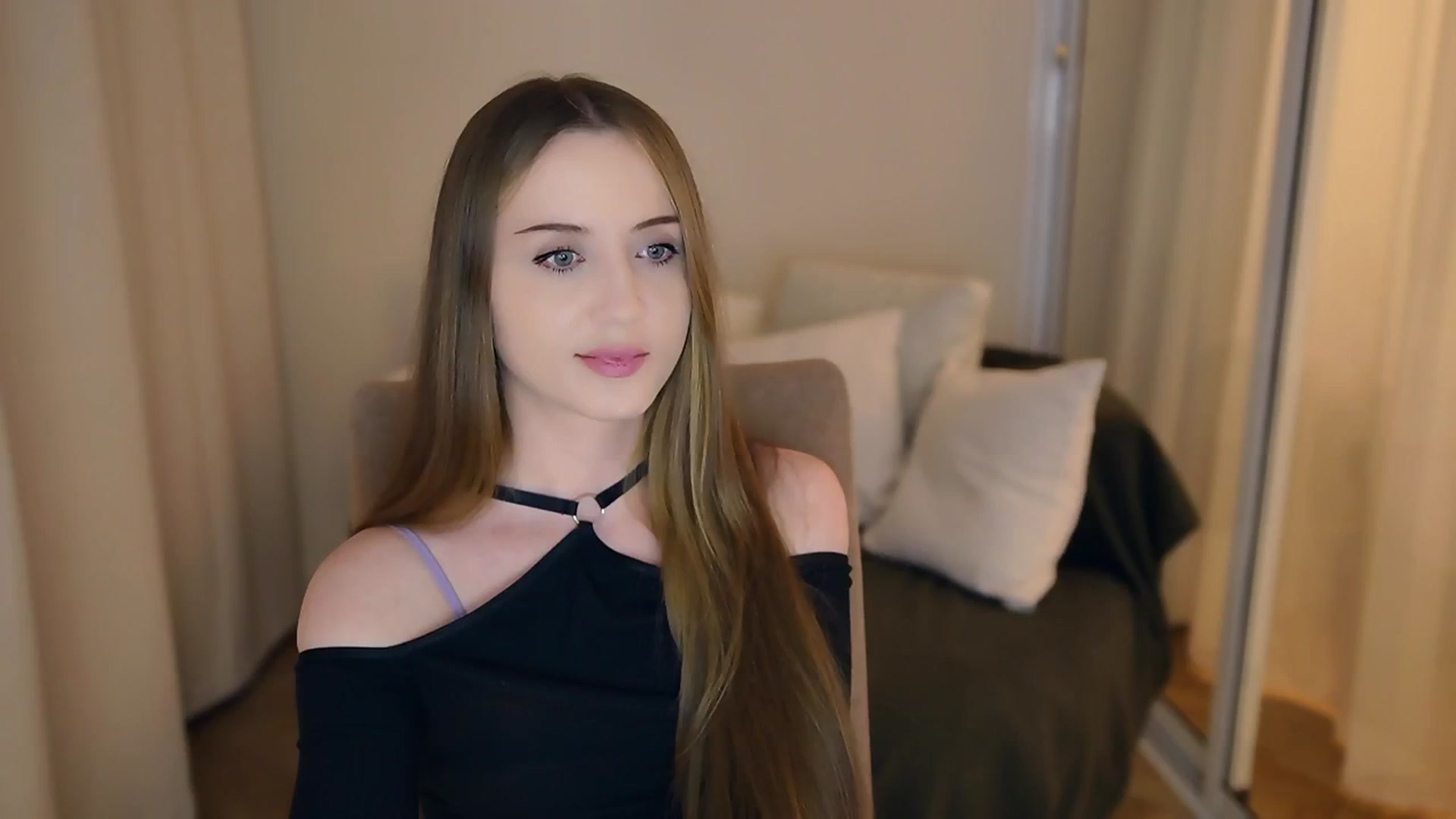 Gallery image thumbnail from Innocent_Soul's myfreecams stream on, 05/21/2025, 19:03 image 13 of 20