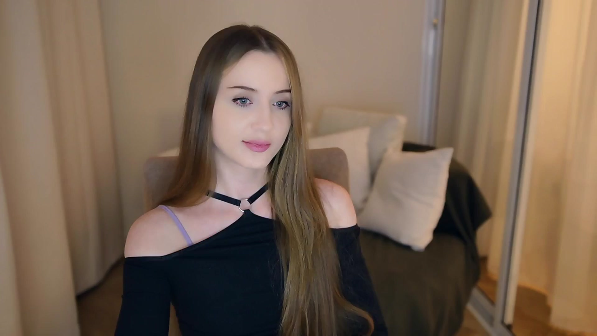 Gallery image thumbnail from Innocent_Soul's myfreecams stream on, 05/21/2025, 19:03 image 8 of 20