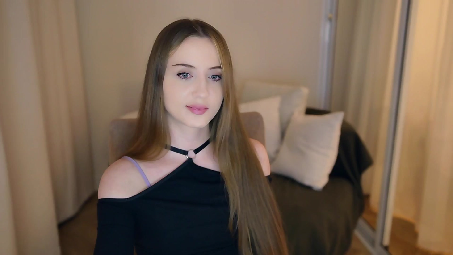 Gallery image thumbnail from Innocent_Soul's myfreecams stream on, 05/21/2025, 19:03 image 10 of 20