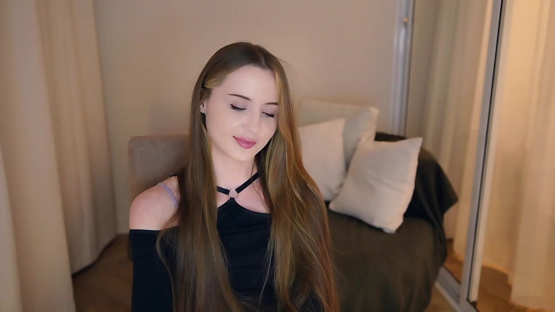 Gallery image thumbnail from Innocent_Soul's myfreecams stream on, 05/21/2025, 21:02 image 15 of 20