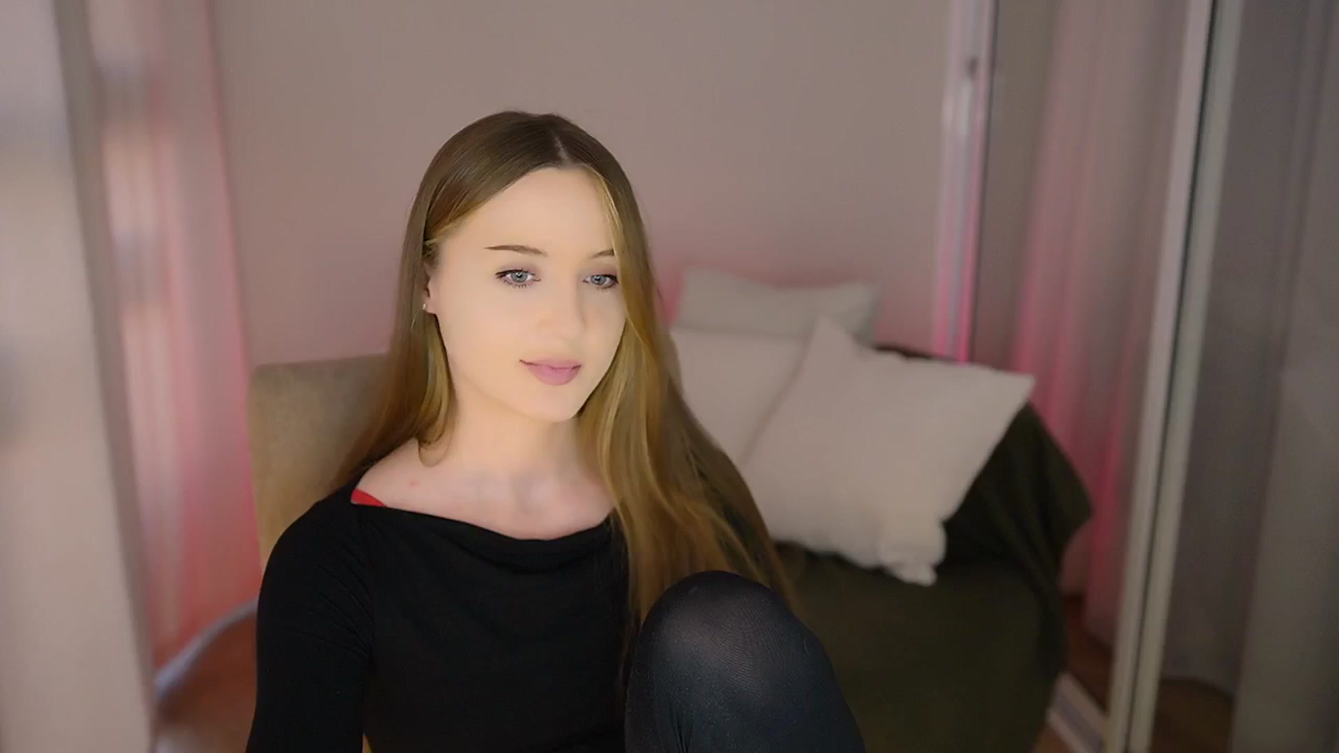 Gallery image thumbnail from Innocent_Soul's myfreecams stream on, 05/26/2025, 18:17 image 2 of 20