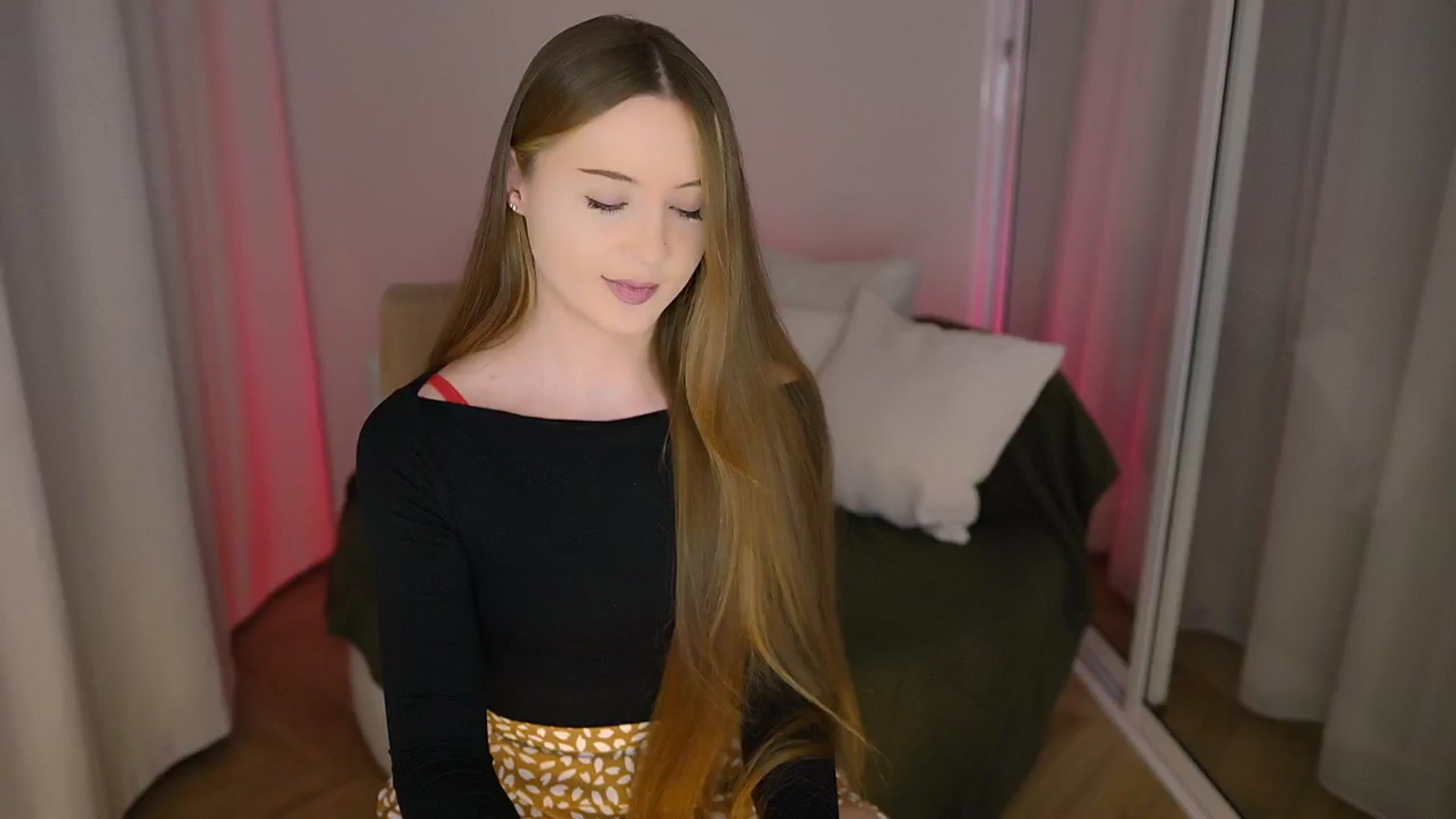 Gallery image thumbnail from Innocent_Soul's myfreecams stream on, 05/26/2025, 18:17 image 12 of 20
