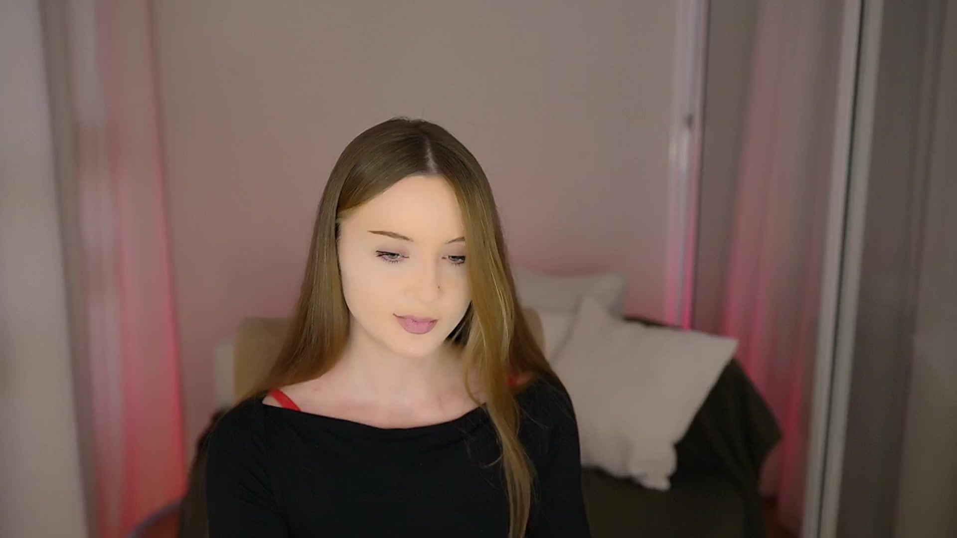 Gallery image thumbnail from Innocent_Soul's myfreecams stream on, 05/26/2025, 18:17 image 5 of 20