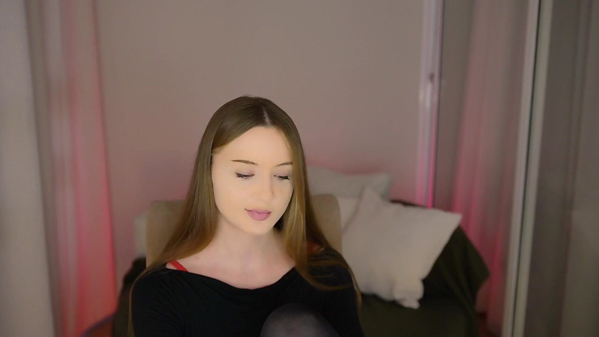 Gallery image thumbnail from Innocent_Soul's myfreecams stream on, 05/26/2025, 18:17 image 6 of 20