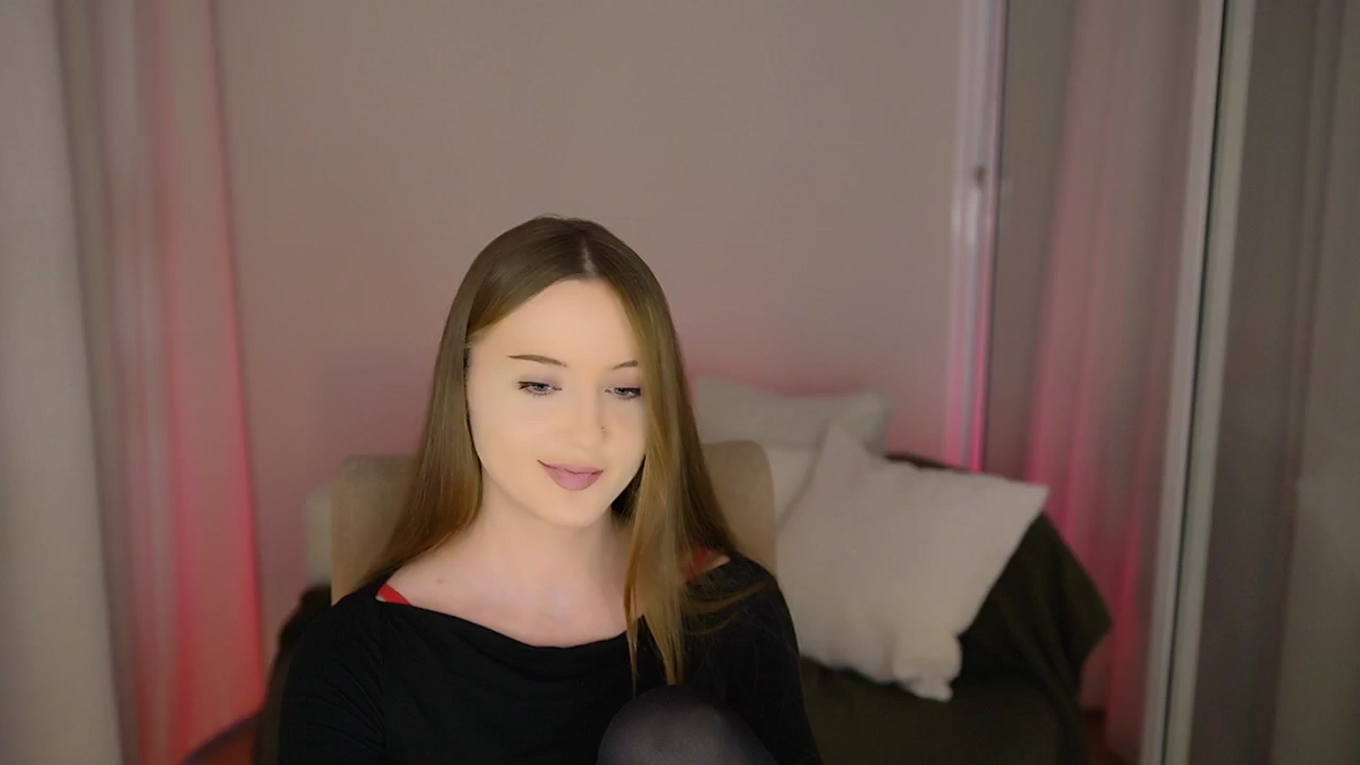 Gallery image thumbnail from Innocent_Soul's myfreecams stream on, 05/26/2025, 18:17 image 7 of 20
