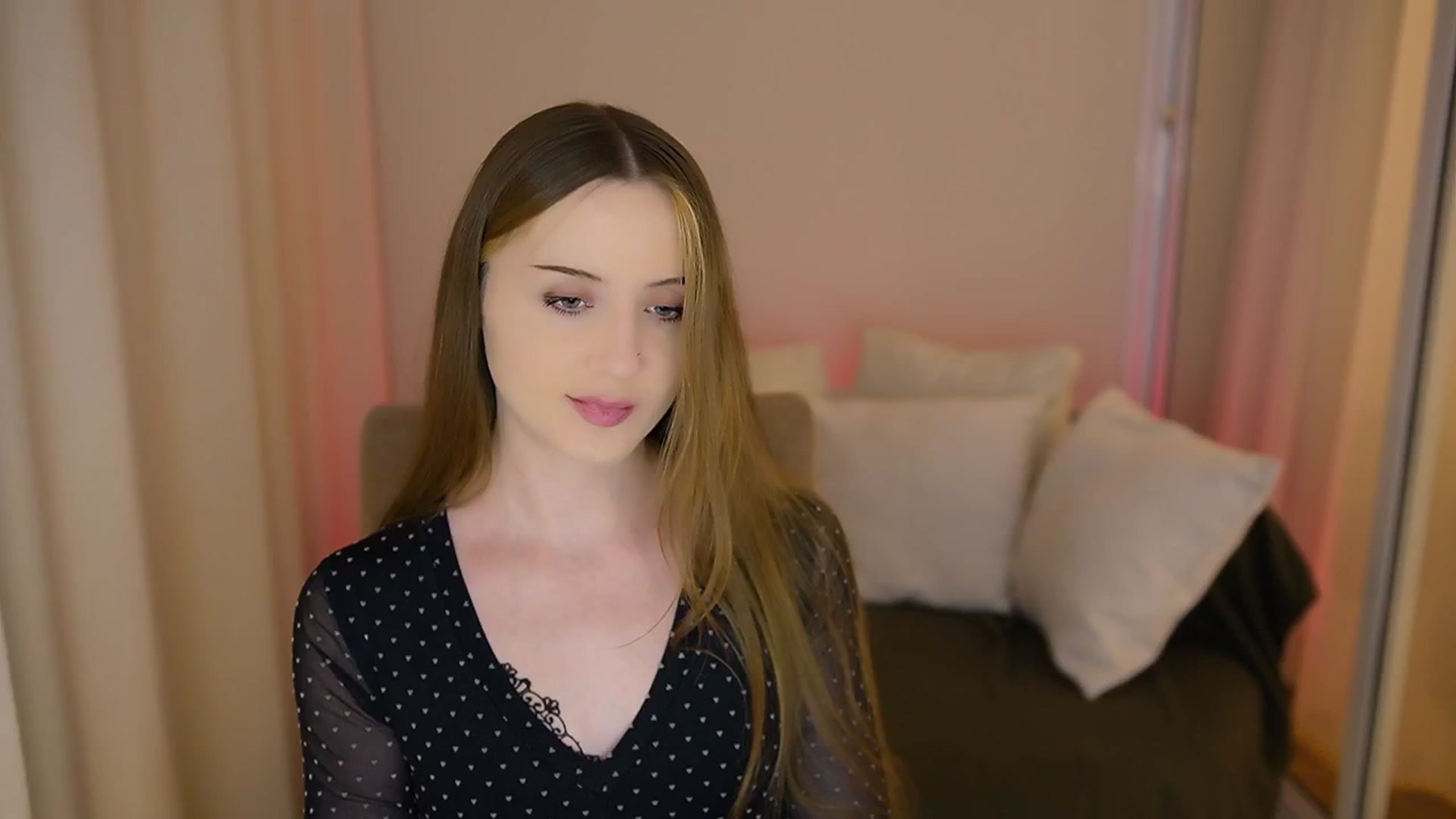 Gallery image thumbnail from Innocent_Soul's myfreecams stream on, 05/27/2025, 20:30 image 5 of 20