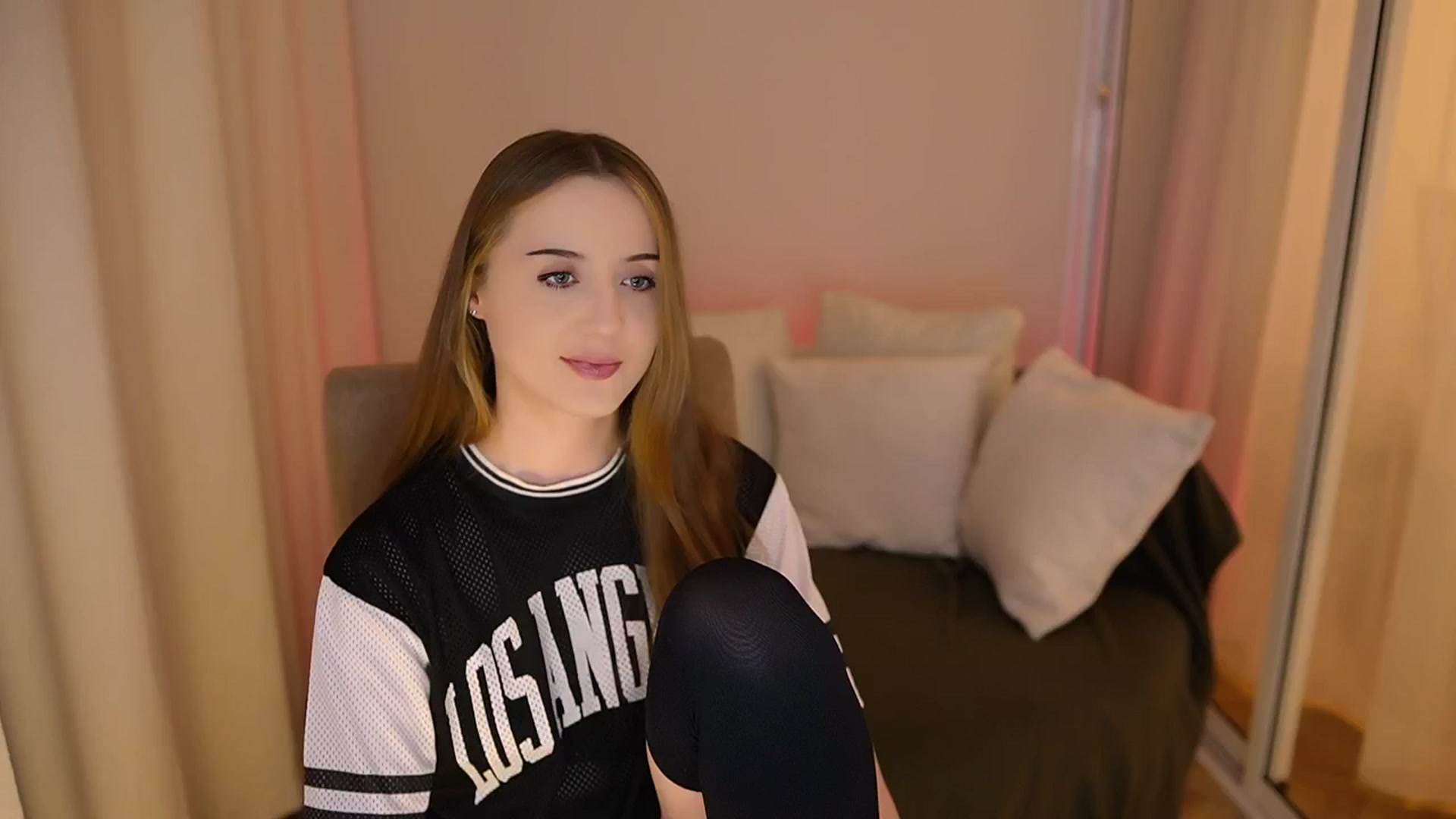 Gallery image thumbnail from Innocent_Soul's myfreecams stream on, 05/29/2025, 19:50 image 19 of 20