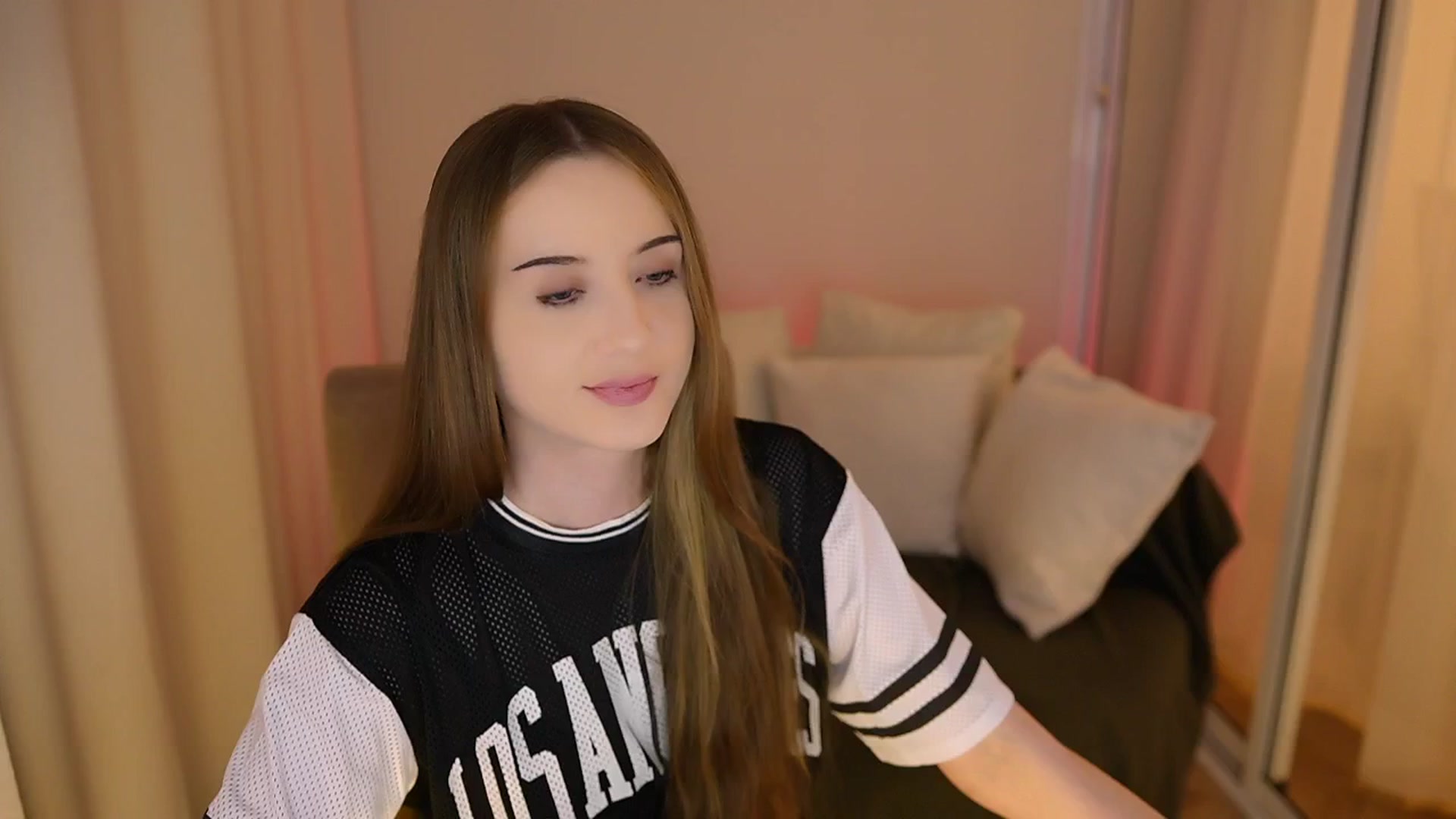 Gallery image thumbnail from Innocent_Soul's myfreecams stream on, 05/29/2025, 20:15 image 10 of 20