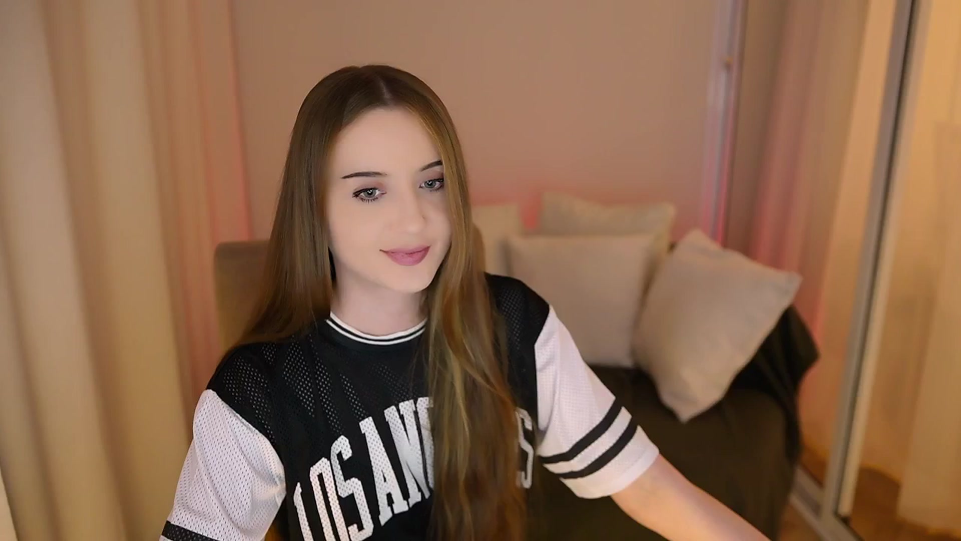 Gallery image thumbnail from Innocent_Soul's myfreecams stream on, 05/29/2025, 20:15 image 11 of 20
