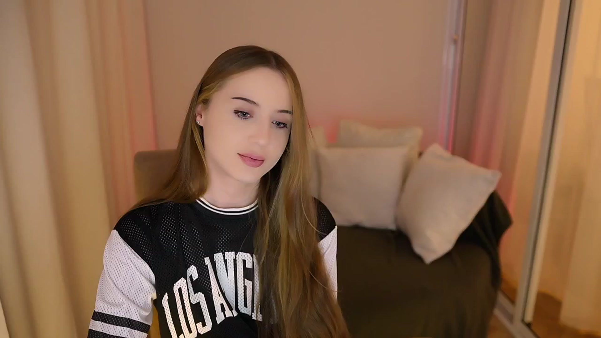 Gallery image thumbnail from Innocent_Soul's myfreecams stream on, 05/29/2025, 20:15 image 20 of 20