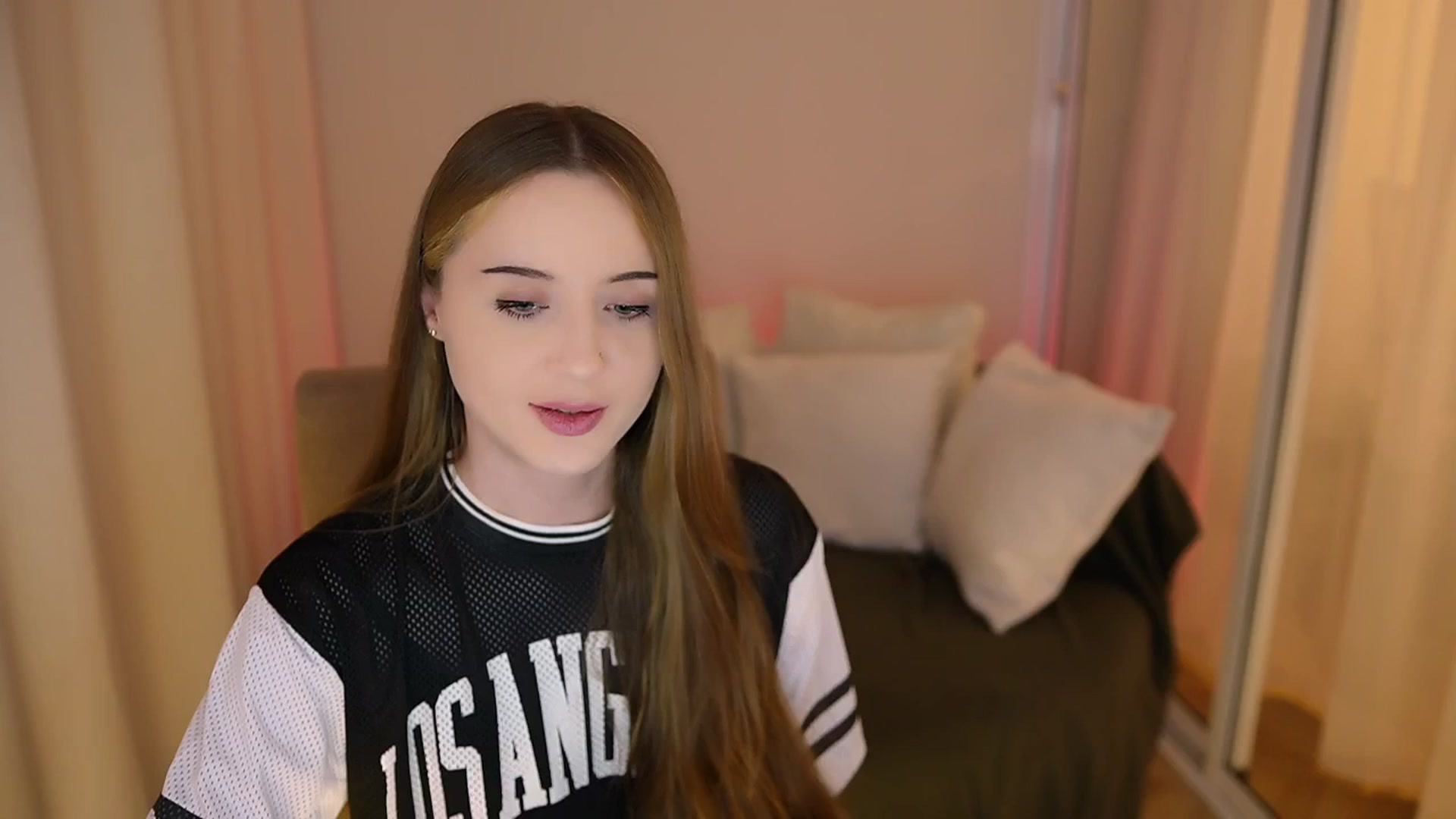 Gallery image thumbnail from Innocent_Soul's myfreecams stream on, 05/29/2025, 21:18 image 19 of 20