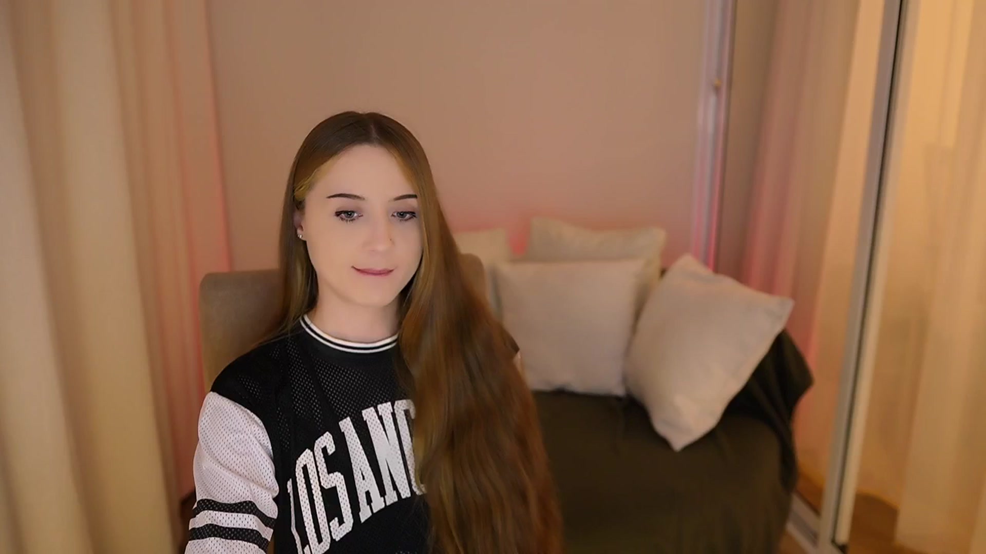 Gallery image thumbnail from Innocent_Soul's myfreecams stream on, 05/29/2025, 21:18 image 9 of 20
