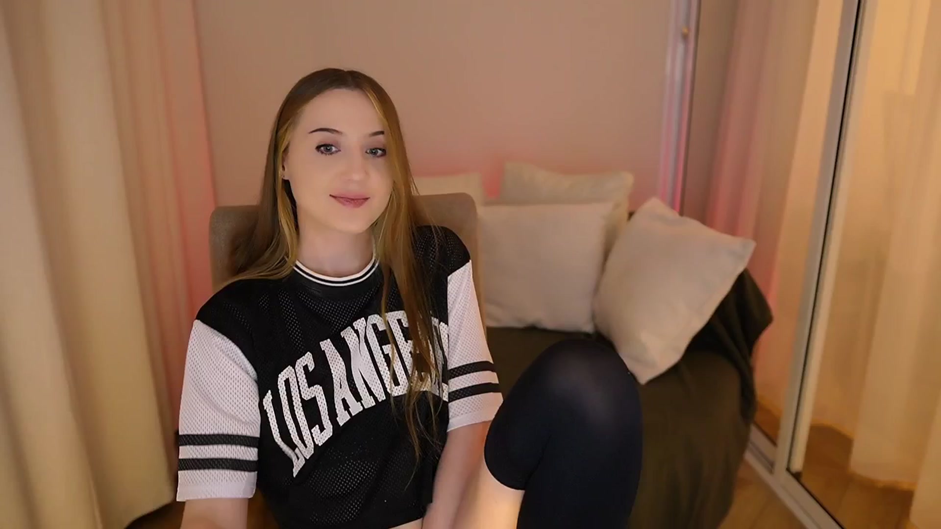 Gallery image thumbnail from Innocent_Soul's myfreecams stream on, 05/29/2025, 23:51 image 13 of 20