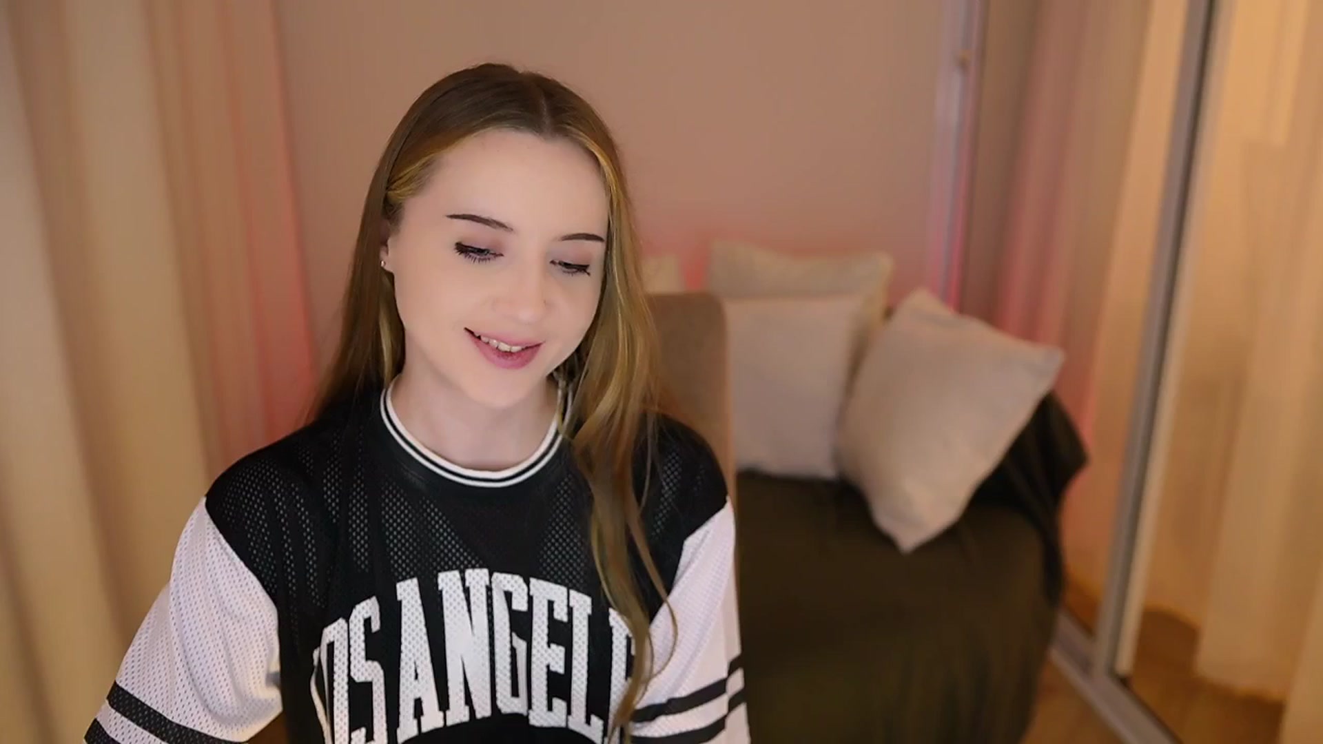 Gallery image thumbnail from Innocent_Soul's myfreecams stream on, 05/30/2025, 24:40 image 9 of 20