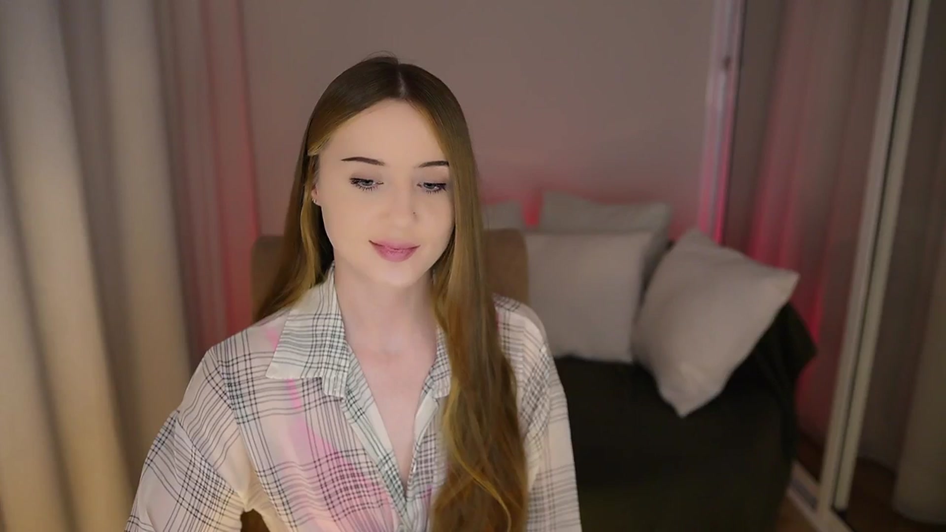 Gallery image thumbnail from Innocent_Soul's myfreecams stream on, 05/30/2025, 18:19 image 9 of 20