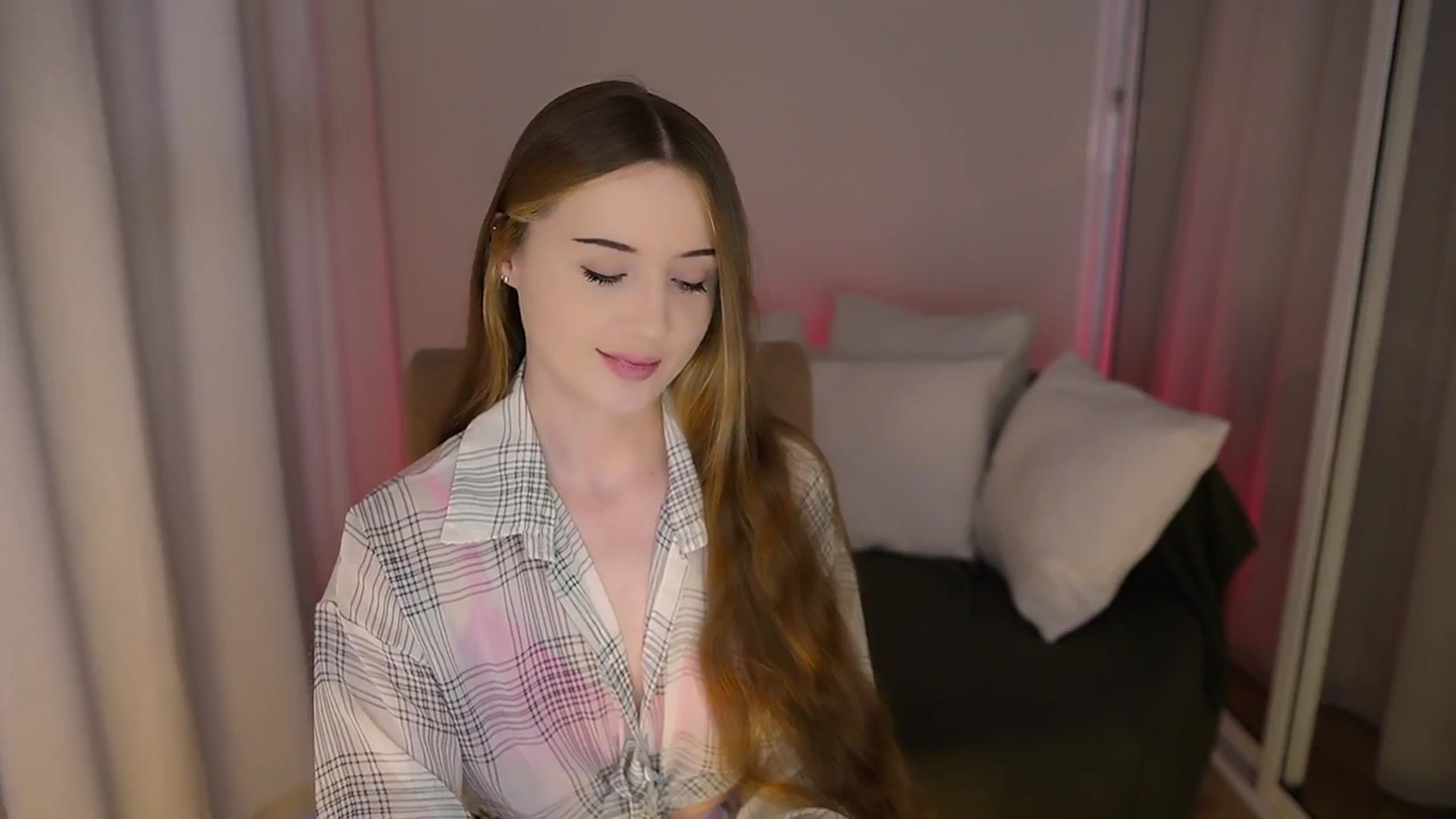 Gallery image thumbnail from Innocent_Soul's myfreecams stream on, 05/30/2025, 18:19 image 5 of 20