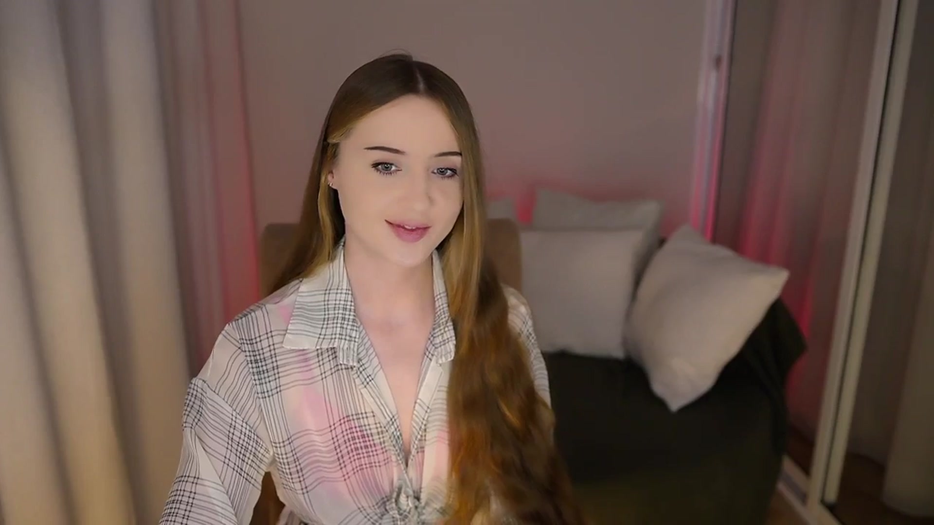 Gallery image thumbnail from Innocent_Soul's myfreecams stream on, 05/30/2025, 18:19 image 7 of 20